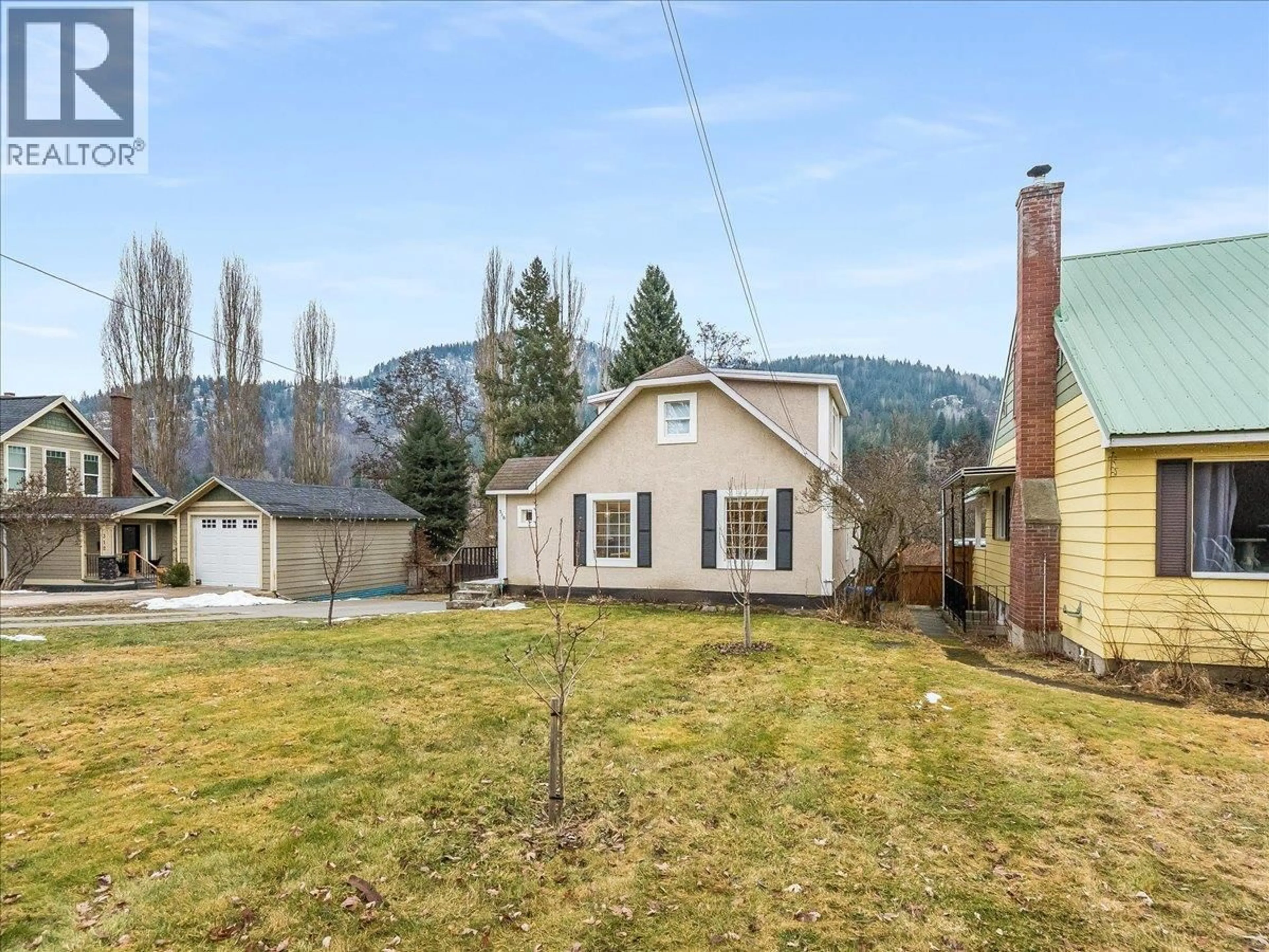 A pic from outside/outdoor area/front of a property/back of a property/a pic from drone, mountain view for 316 MURRAY DRIVE, Warfield British Columbia V1R2J4