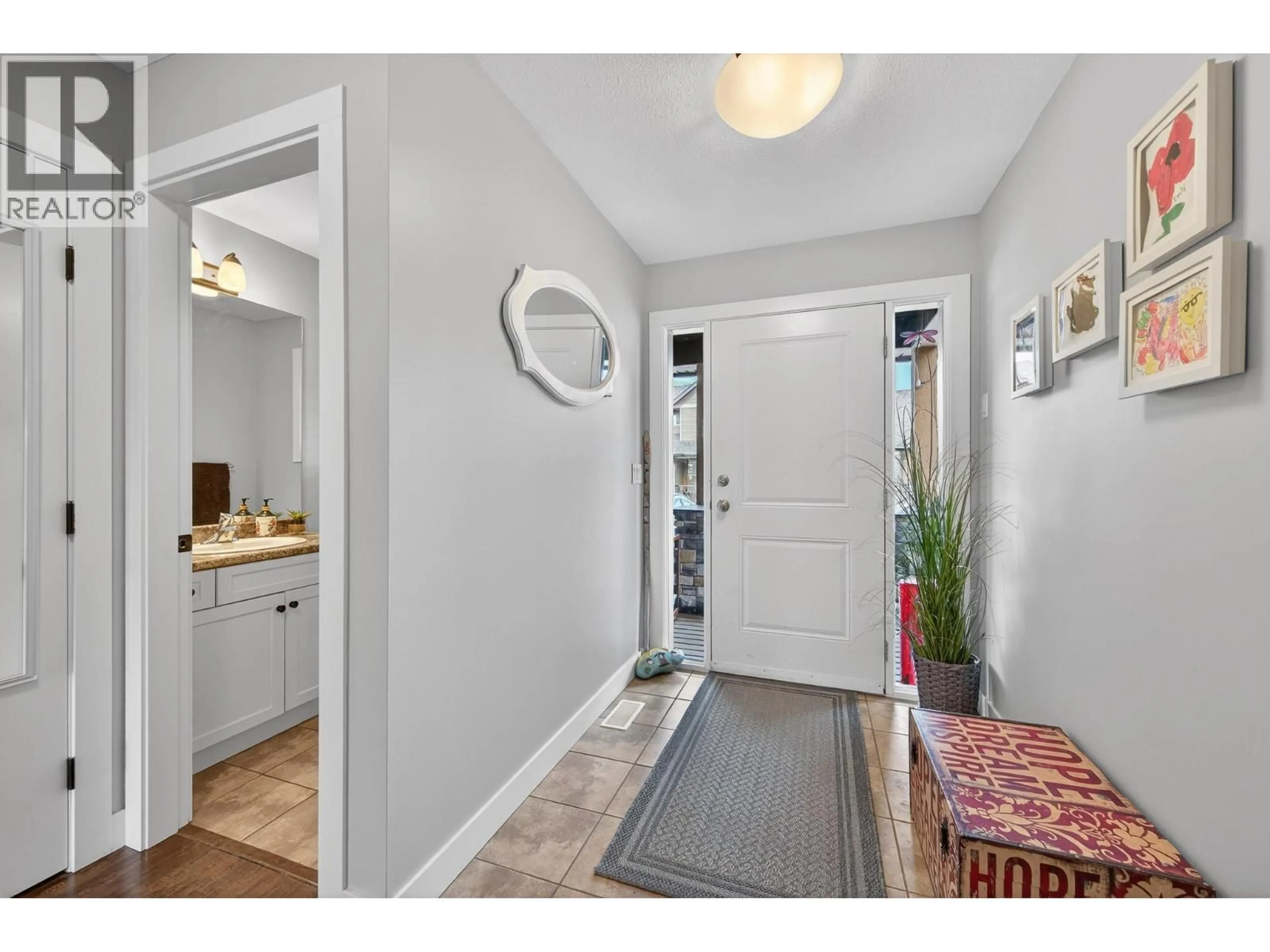 Indoor entryway for 17 - 3031 WESTSYDE ROAD, Kamloops British Columbia V2B0E4