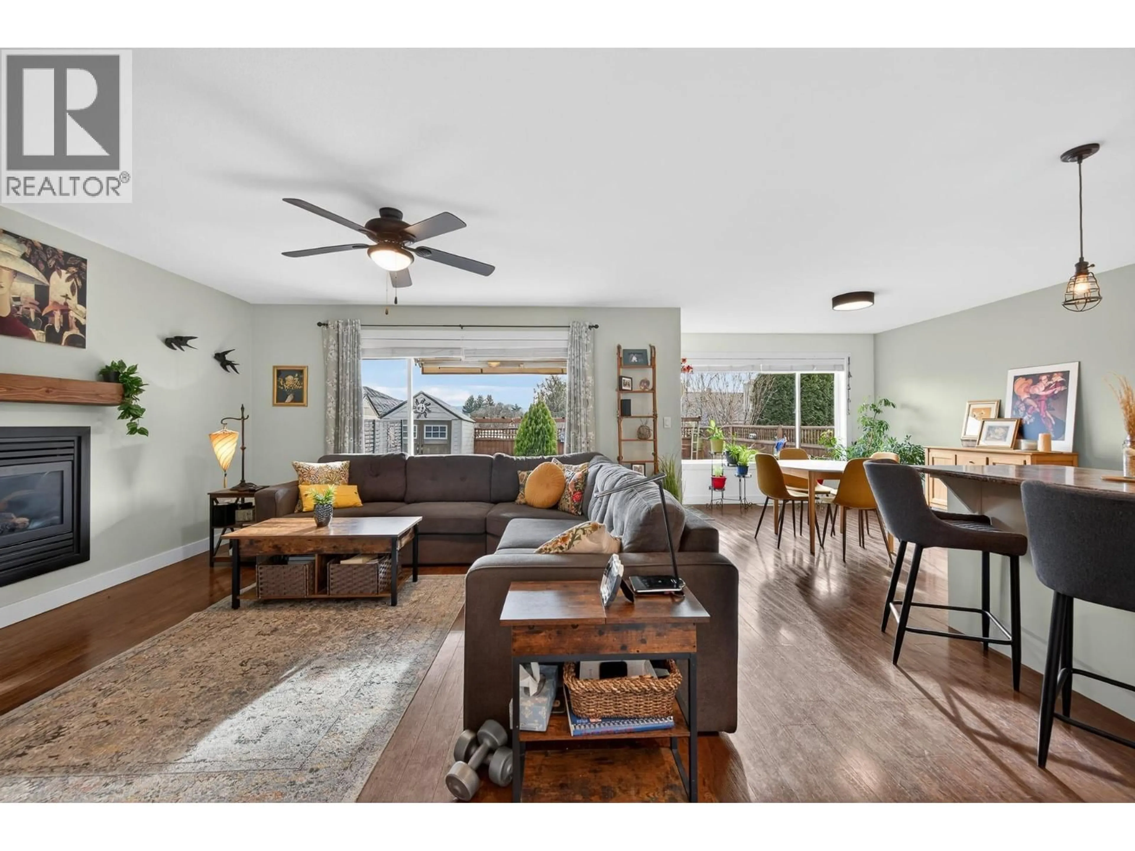 Living room with furniture, wood/laminate floor for 17 - 3031 WESTSYDE ROAD, Kamloops British Columbia V2B0E4