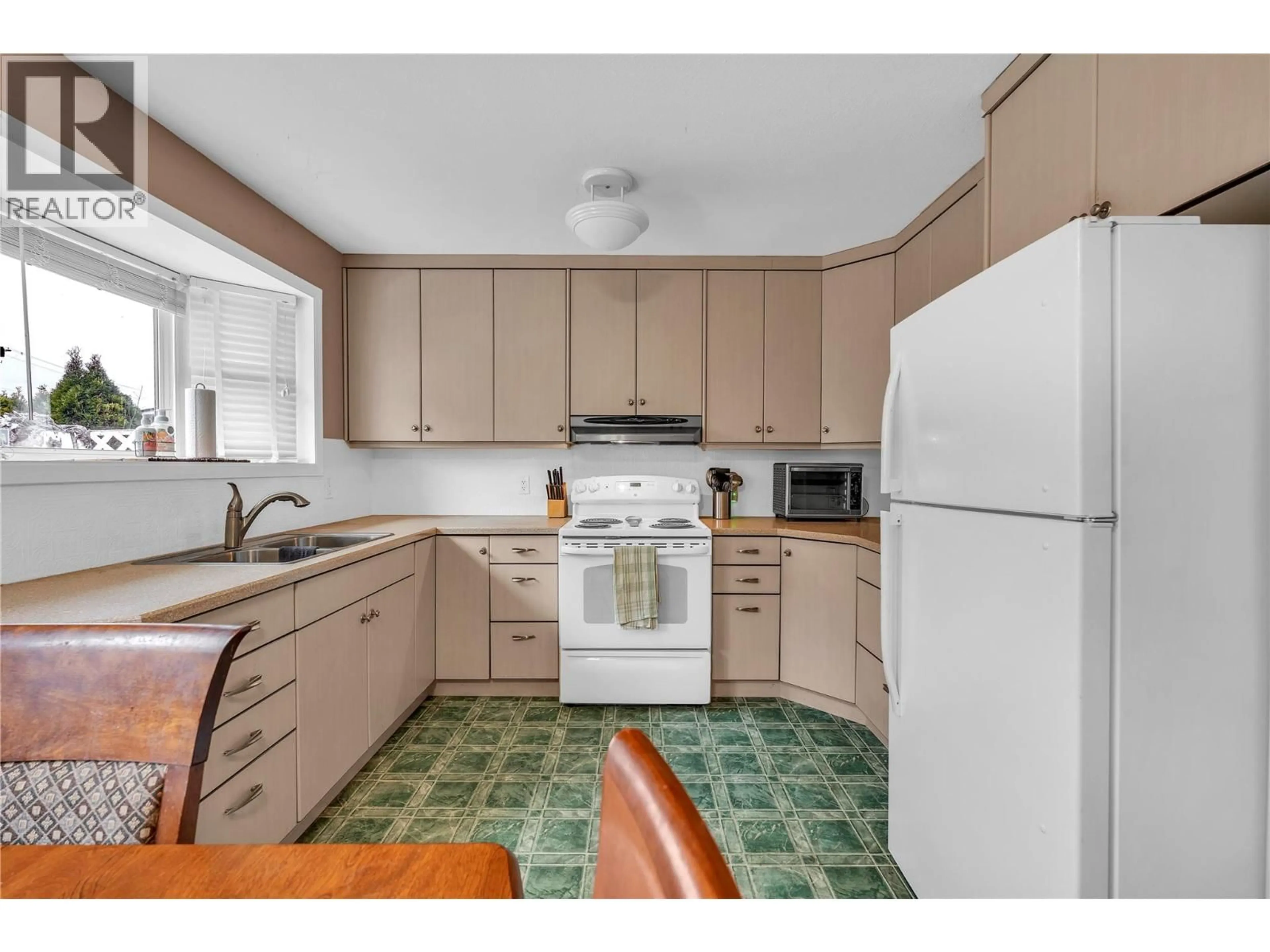 Standard kitchen, unknown for 114 AYRES CRESCENT, Penticton British Columbia V2A6R4