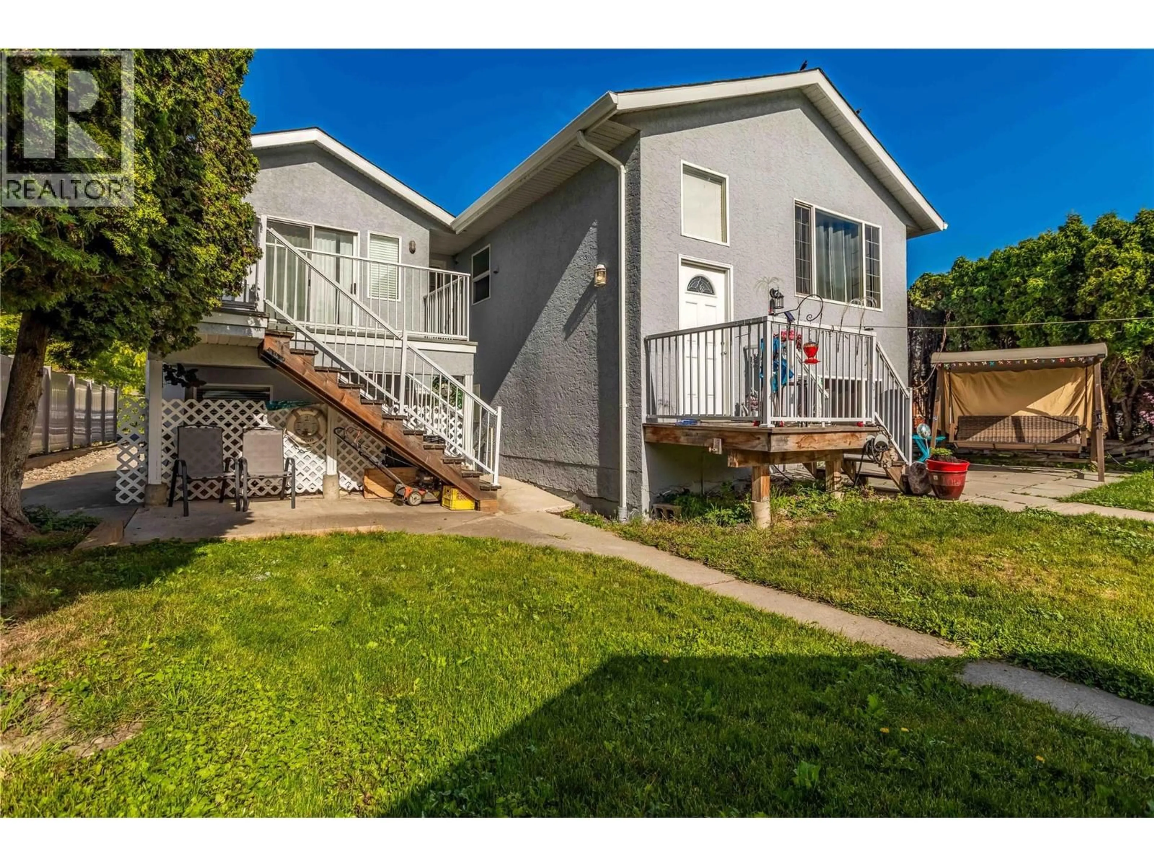 Home with vinyl exterior material, street for 885 WALROD STREET, Kelowna British Columbia V1Y2S4