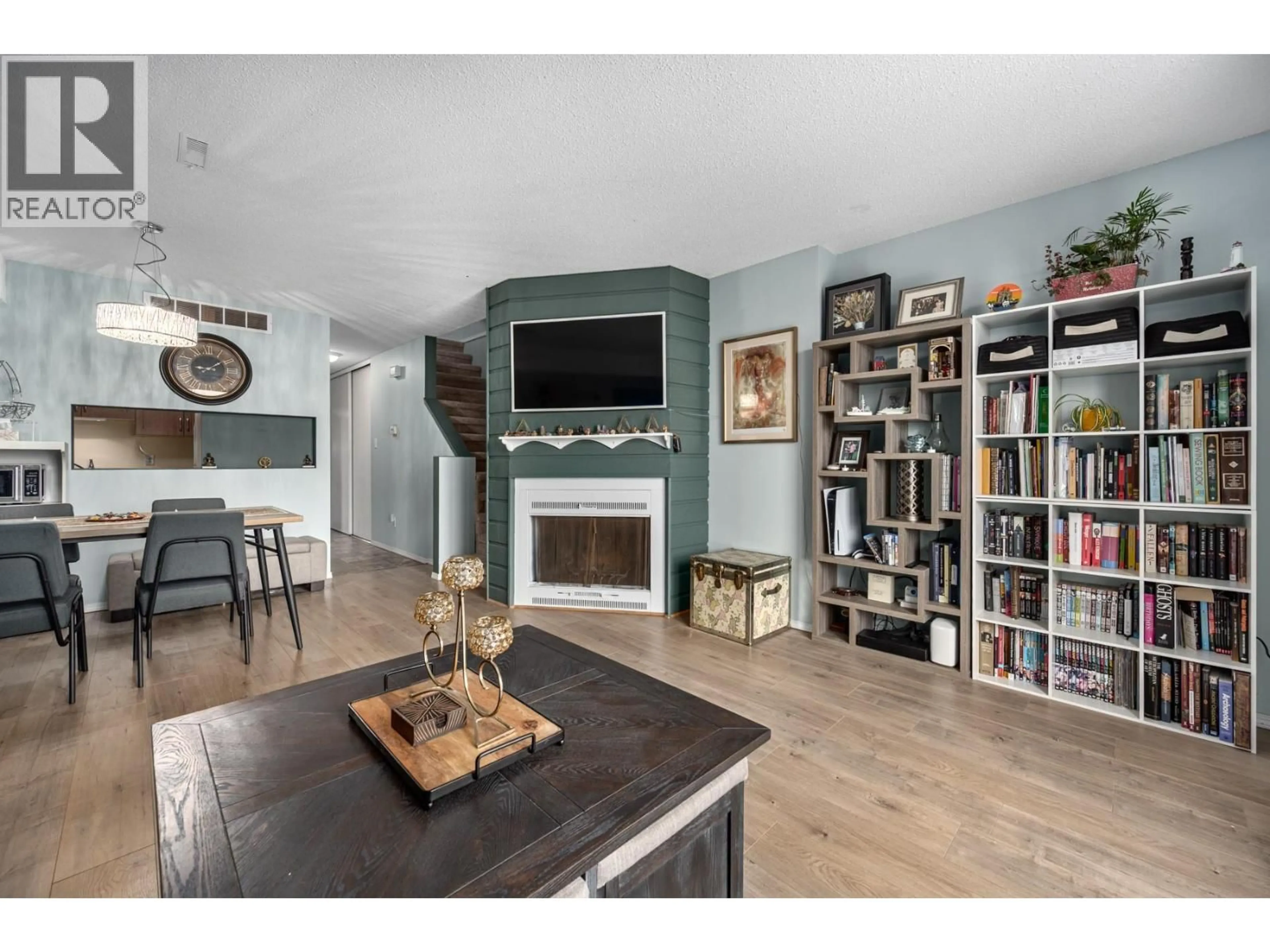 Living room with furniture, wood/laminate floor for 80 - 1750 SUMMIT DRIVE DRIVE, Kamloops British Columbia V2E0C9