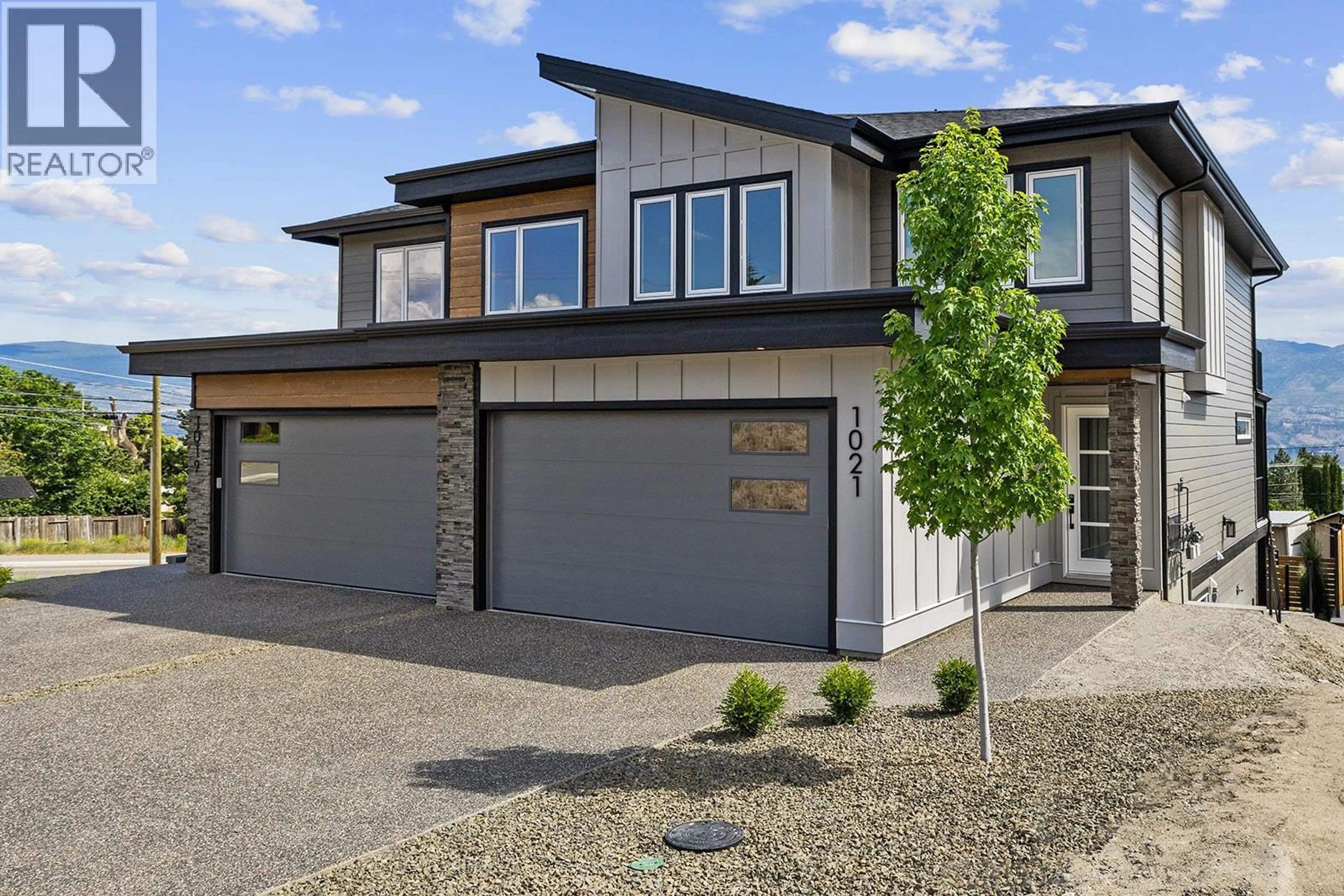 Home with vinyl exterior material, street for 1023 KITSON COURT, West Kelowna British Columbia V1Z2G7