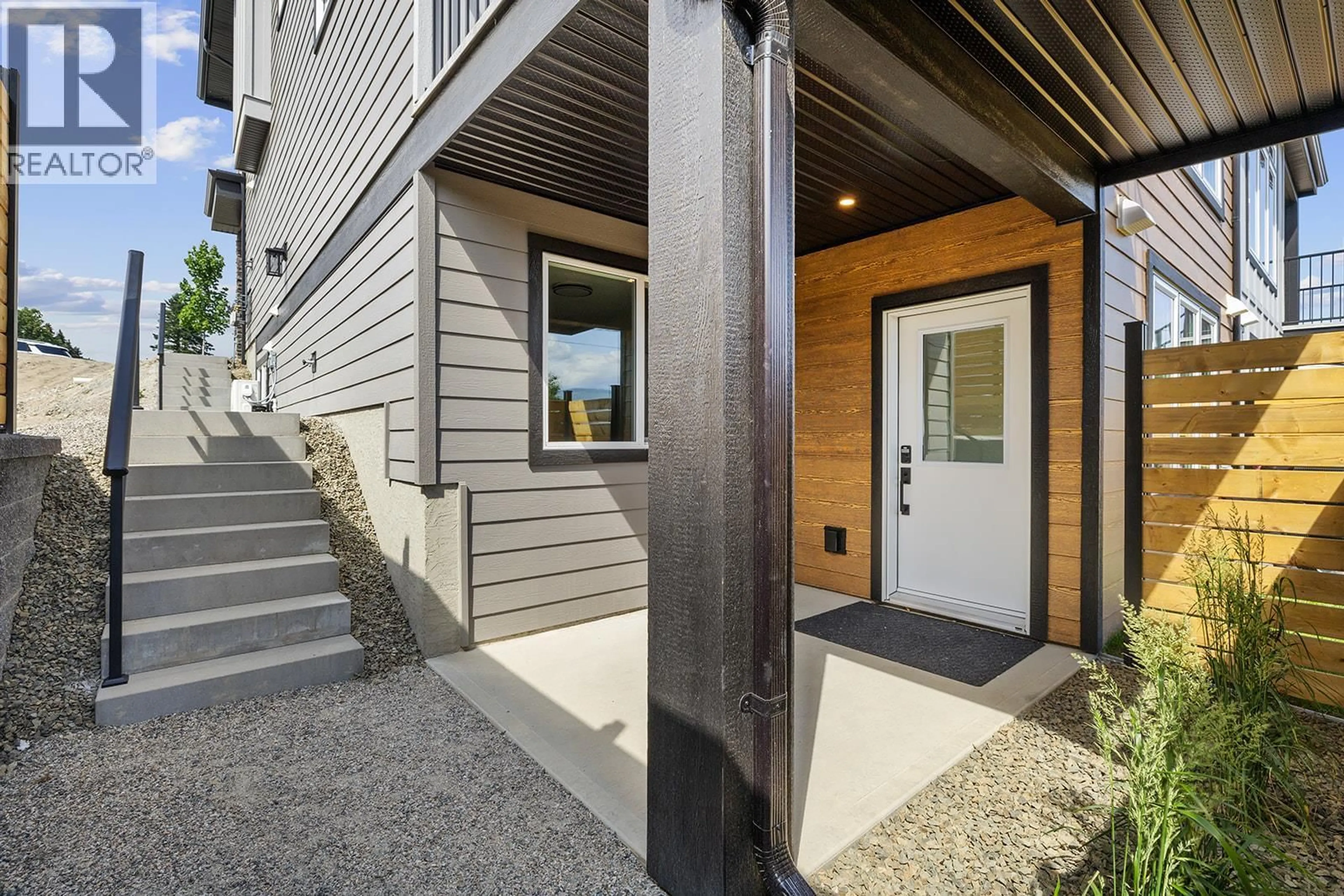 Indoor entryway for 1025 KITSON COURT, West Kelowna British Columbia V1Z2G7