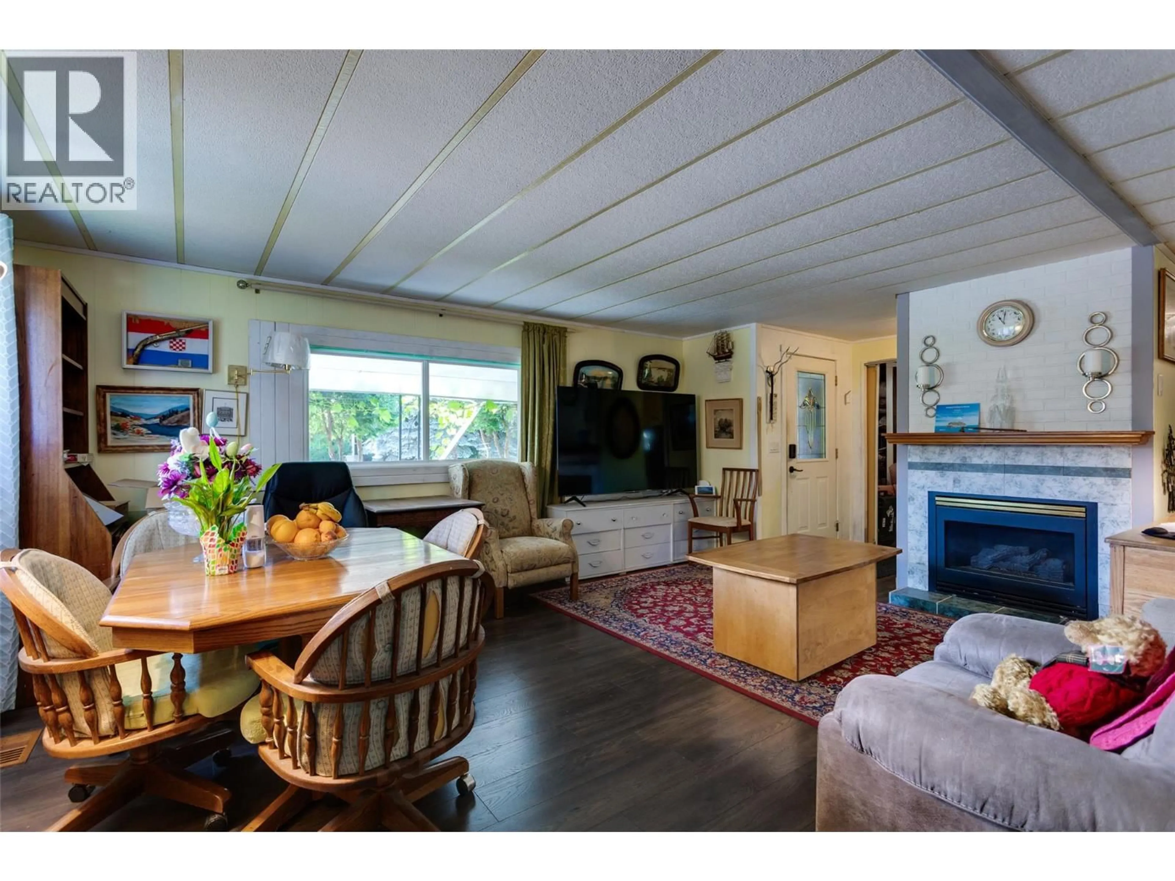 Living room with furniture, unknown for 79 - 3535 CASORSO ROAD, Kelowna British Columbia V1W3E1