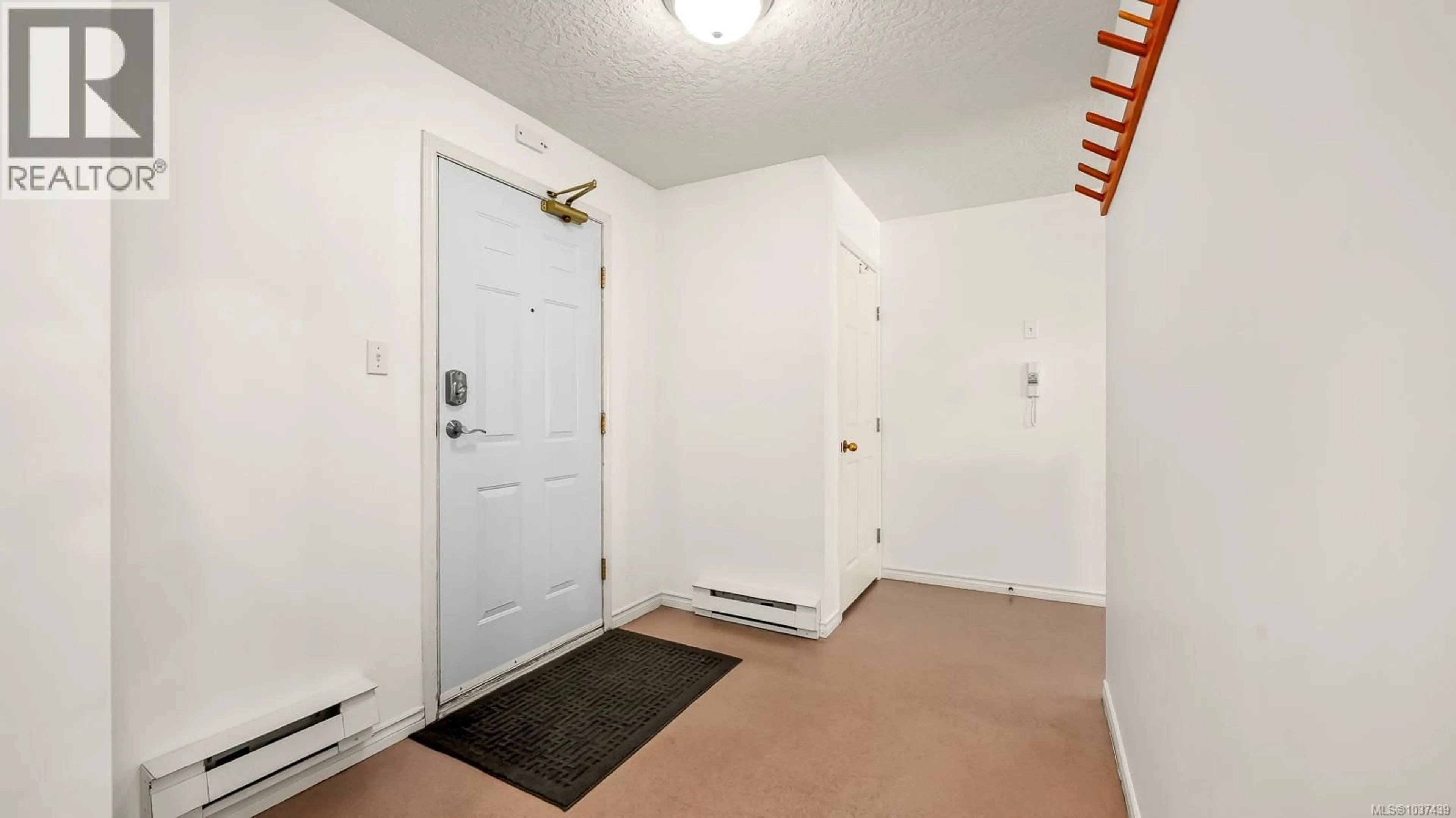 Indoor foyer for 502 - 1201 HENRY ROAD, Courtenay British Columbia V9N7P2