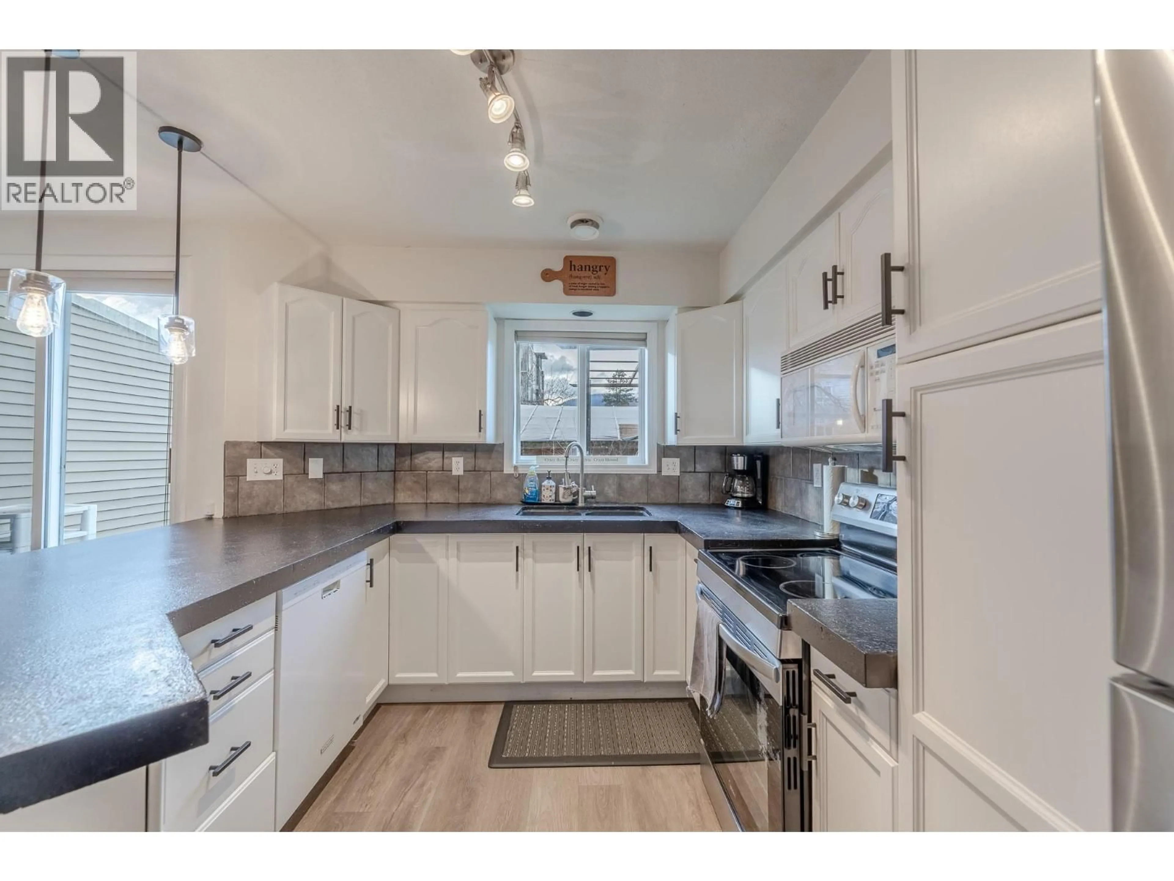 Standard kitchen, unknown for 105 - 99 CALGARY AVENUE, Penticton British Columbia V2A2T7