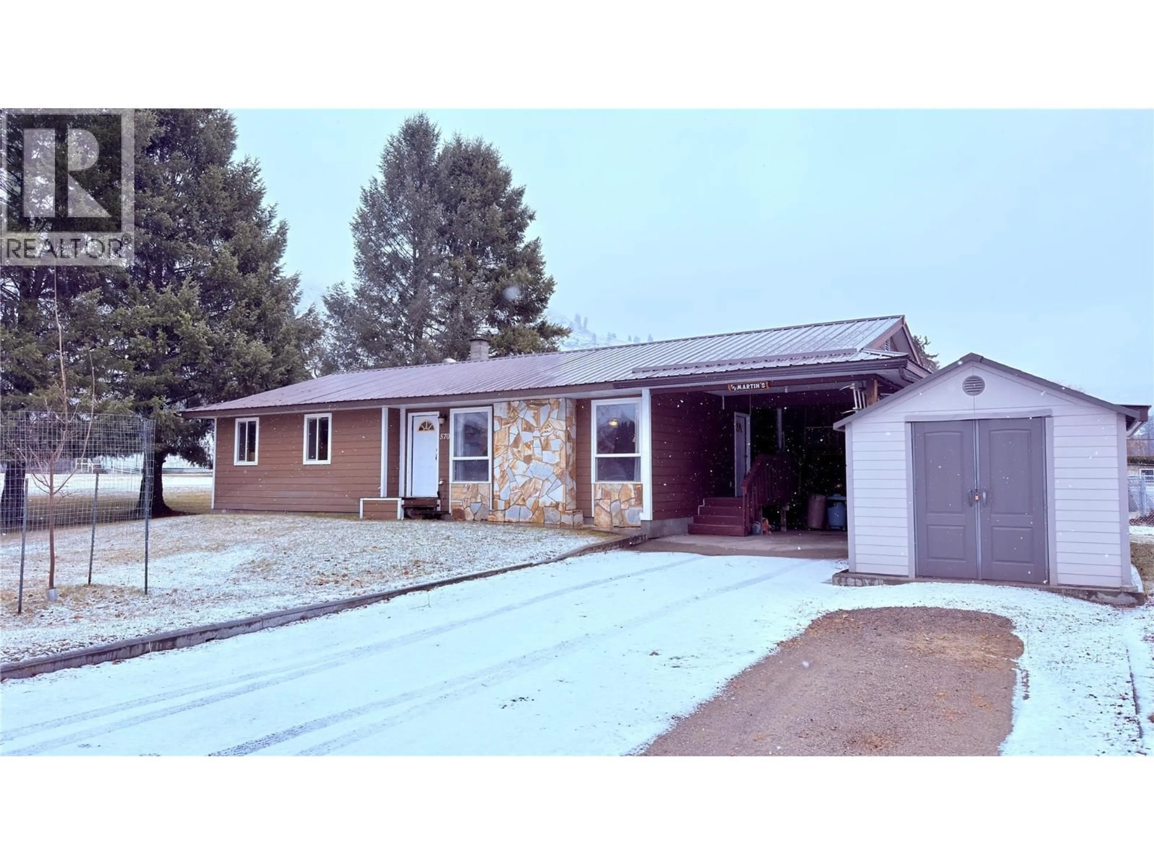 Unknown for 570 EHOLT STREET, Midway British Columbia V0H1M0