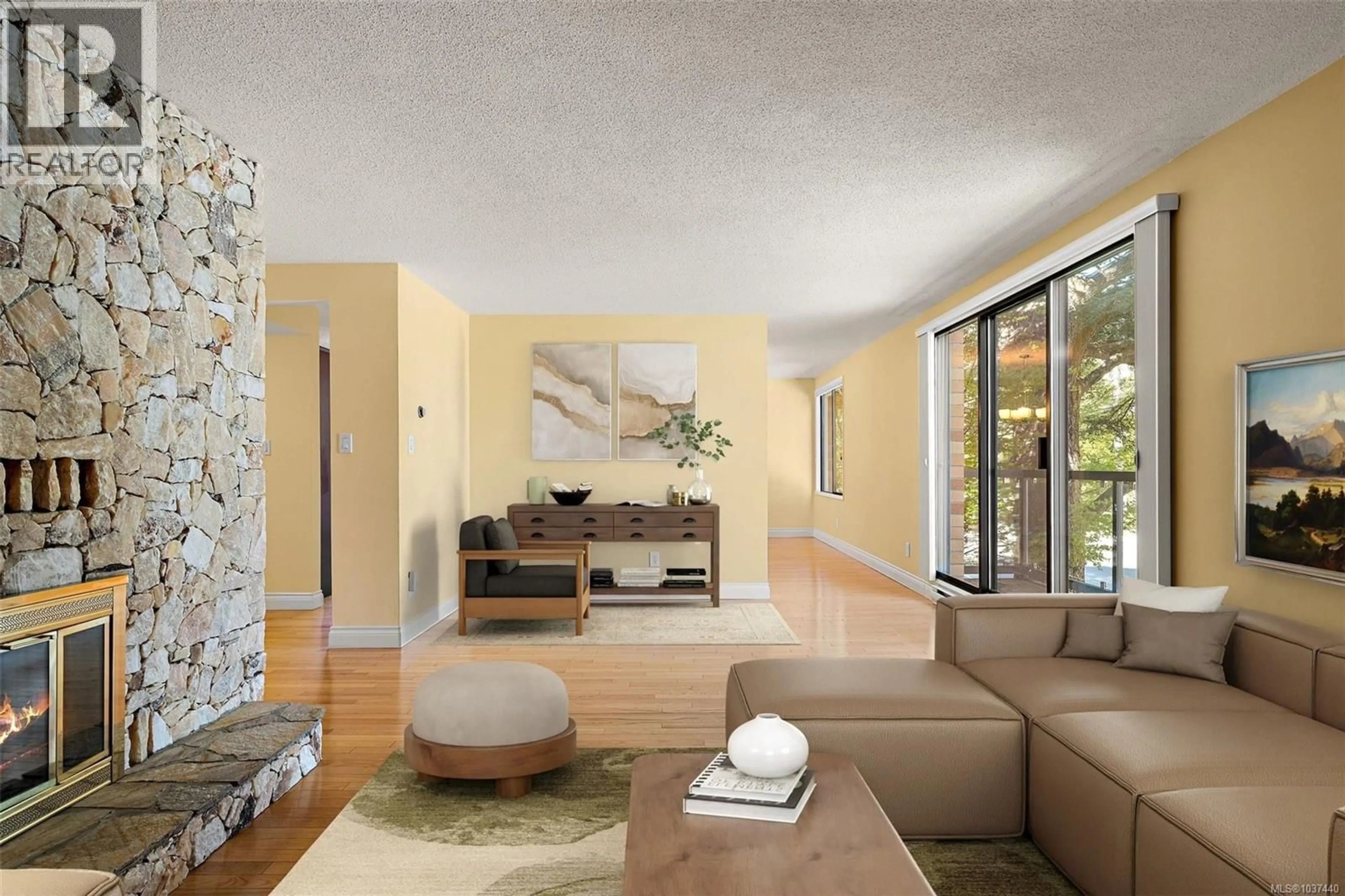 Living room with furniture, unknown for 201 - 1280 NEWPORT AVENUE, Oak Bay British Columbia V8S5E7