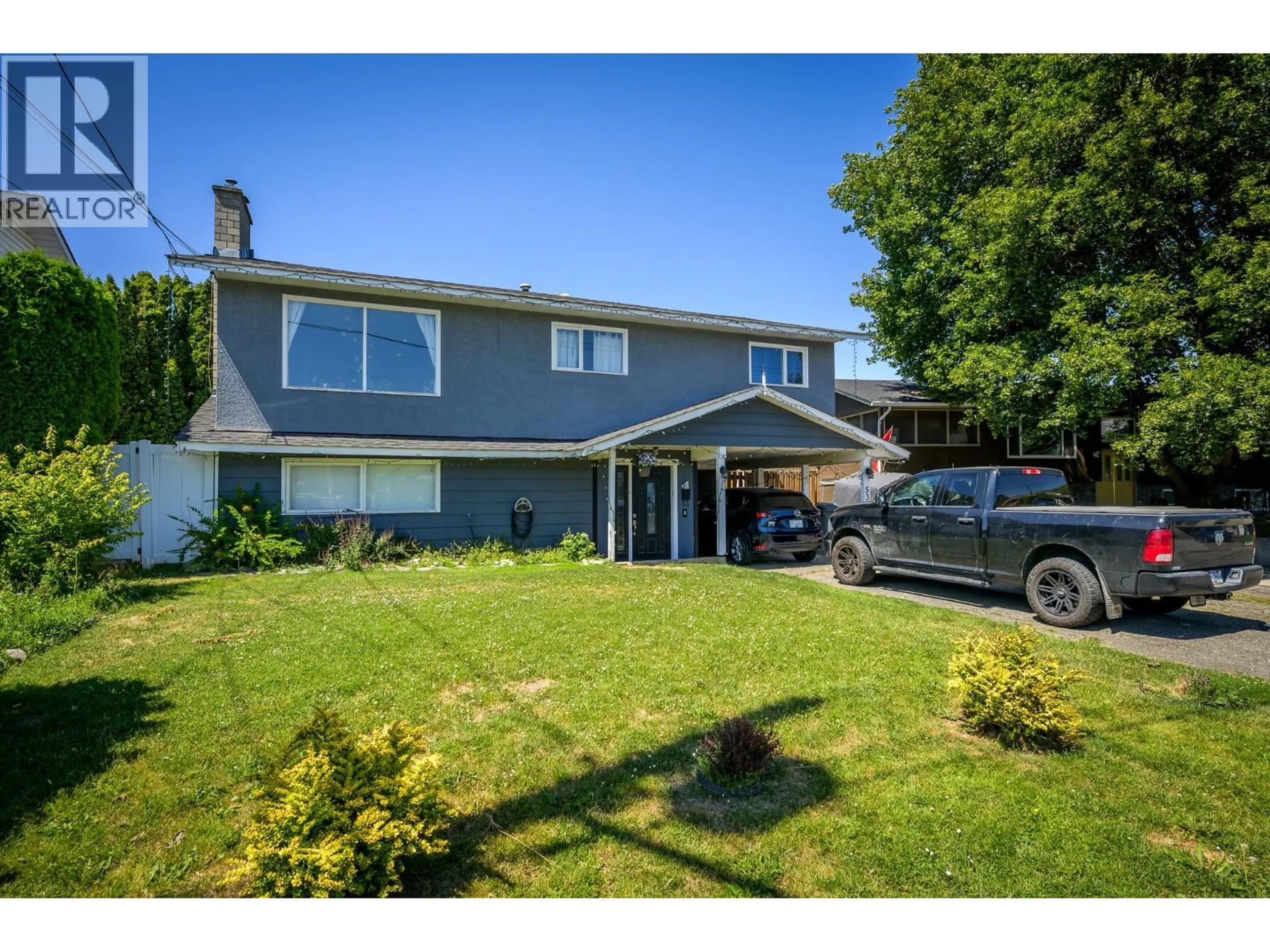 A pic from outside/outdoor area/front of a property/back of a property/a pic from drone, street for 531 BAYWOOD CRESCENT, Kamloops British Columbia V2B6B2