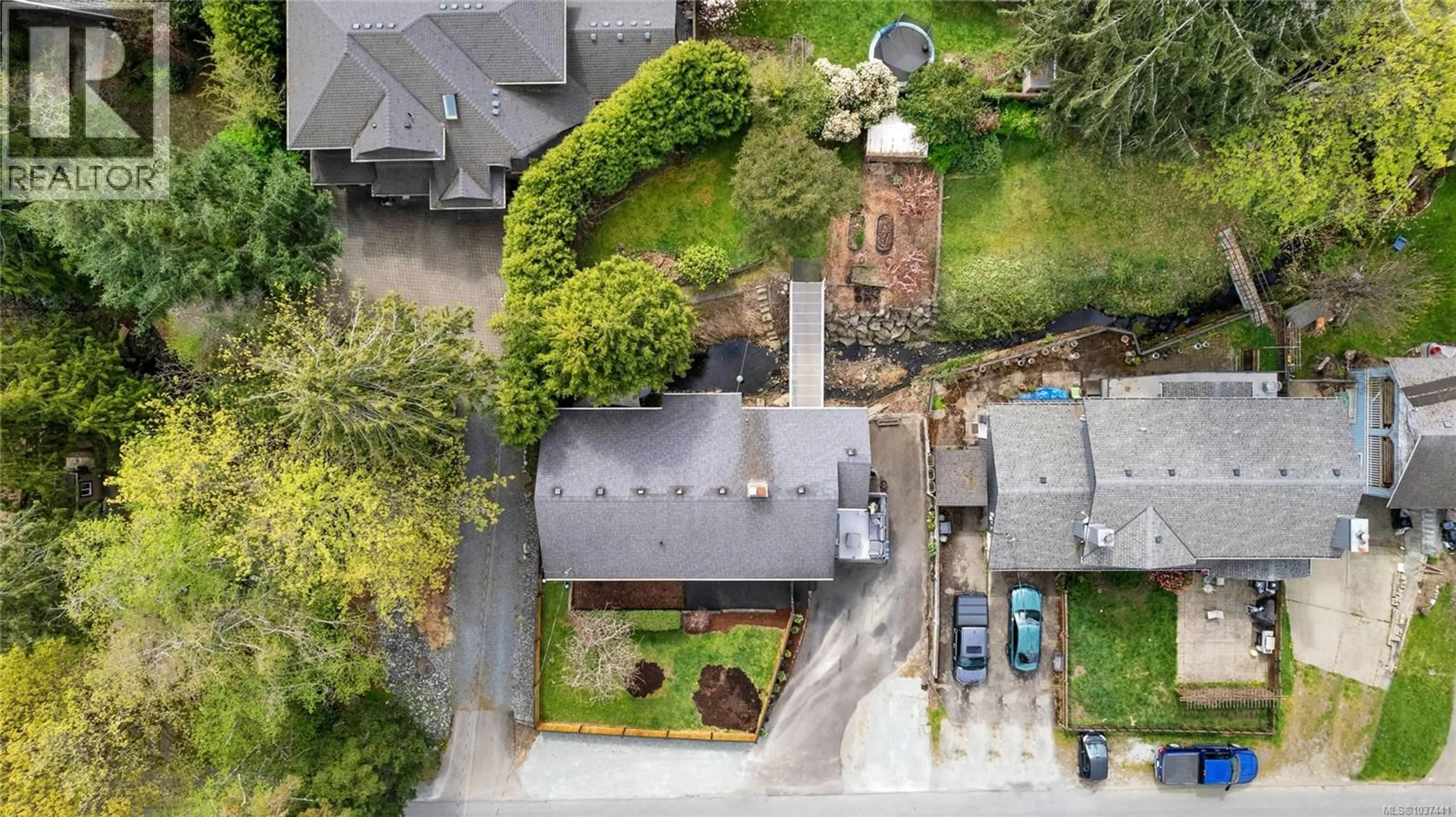 A pic from outside/outdoor area/front of a property/back of a property/a pic from drone, street for 955 SLUGGETT ROAD, Central Saanich British Columbia V8M1E4