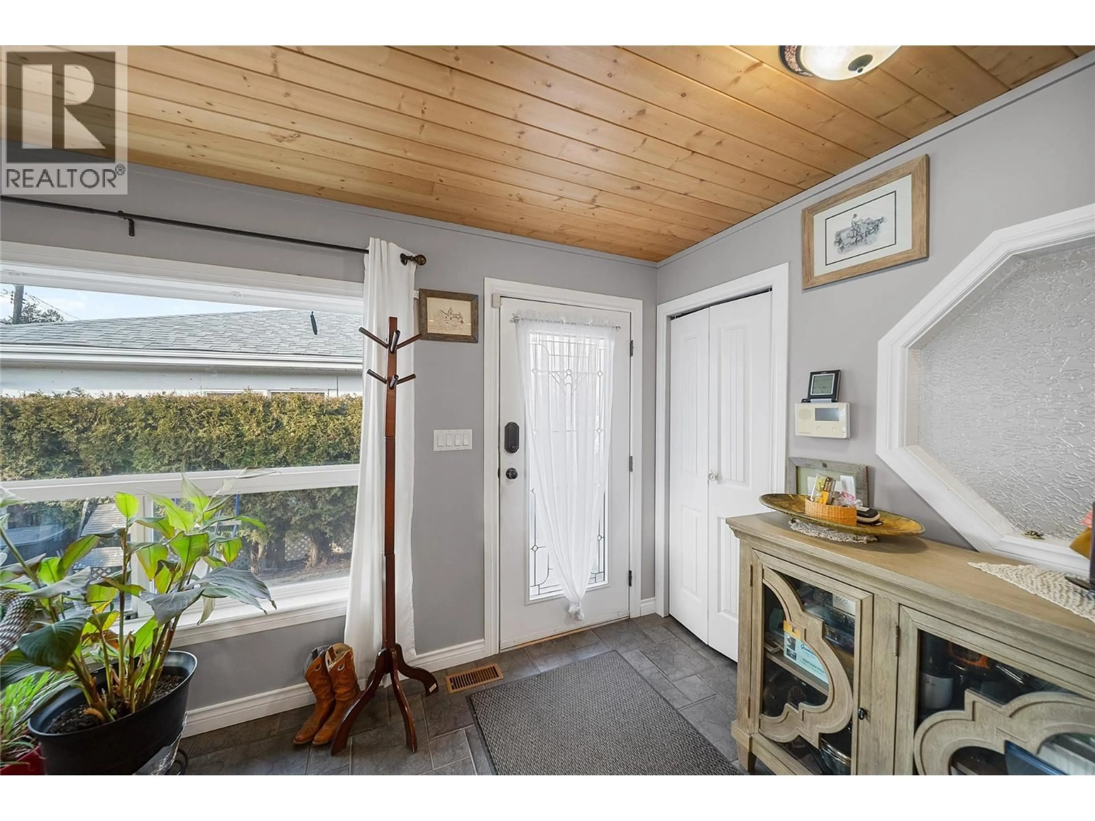 Indoor entryway for 1767 QUILCHENA AVENUE, Merritt British Columbia V1K1B8