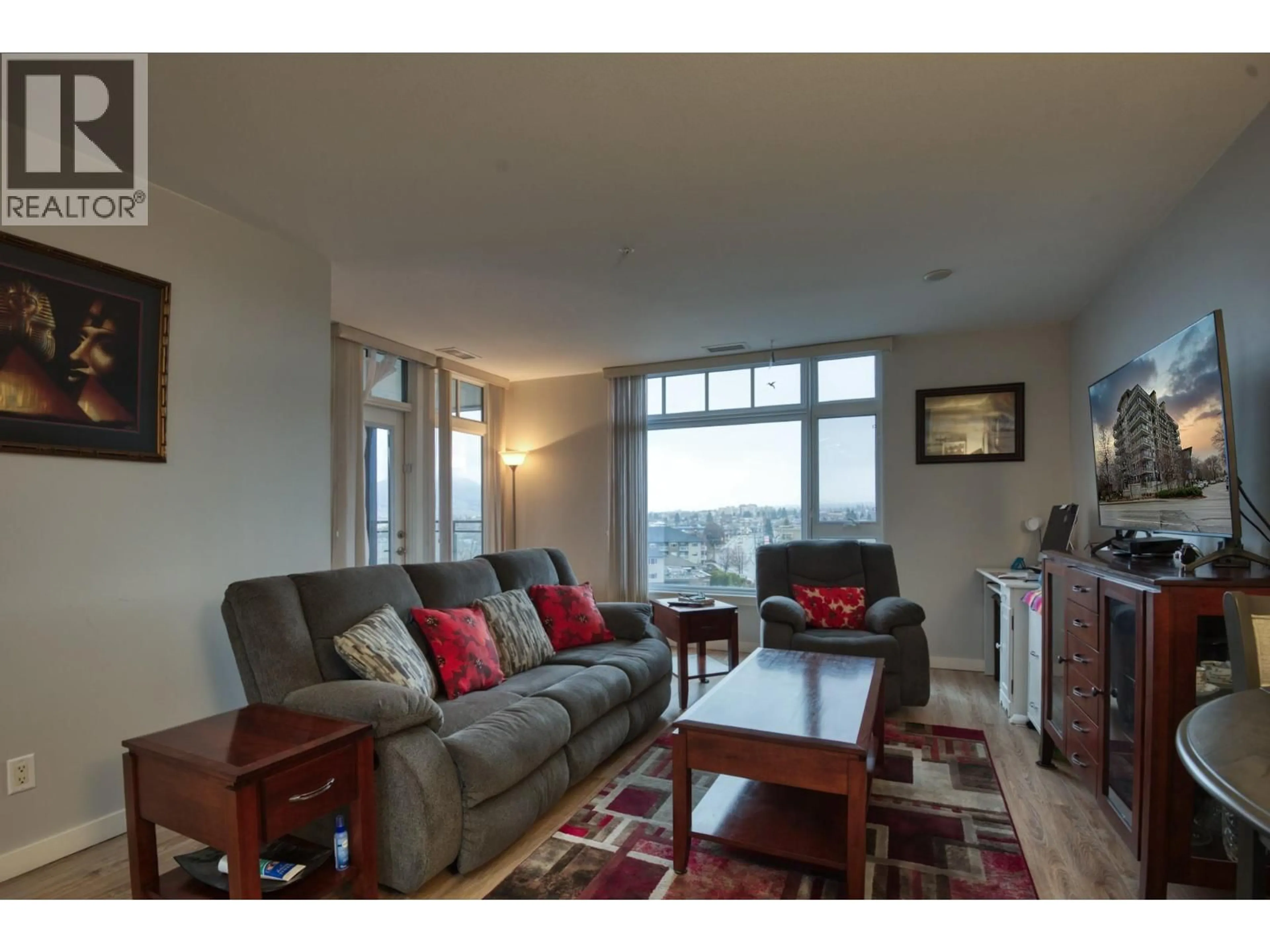 Living room with furniture, unknown for 608 - 3301 SKAHA LAKE ROAD, Penticton British Columbia V2A6G6