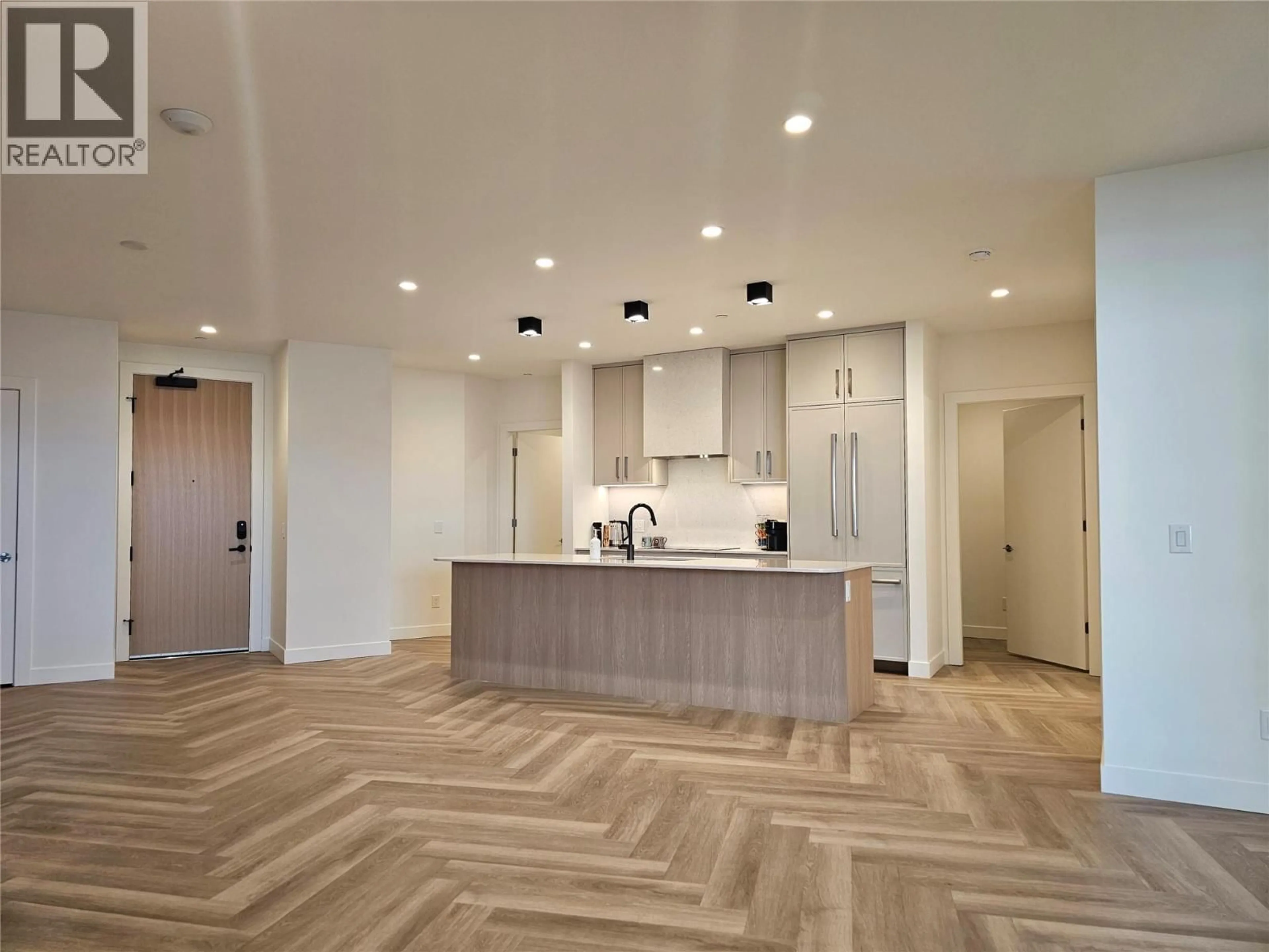 Open concept kitchen, unknown for 514 - 3340 LAKESHORE DRIVE, Kelowna British Columbia V1W0H6