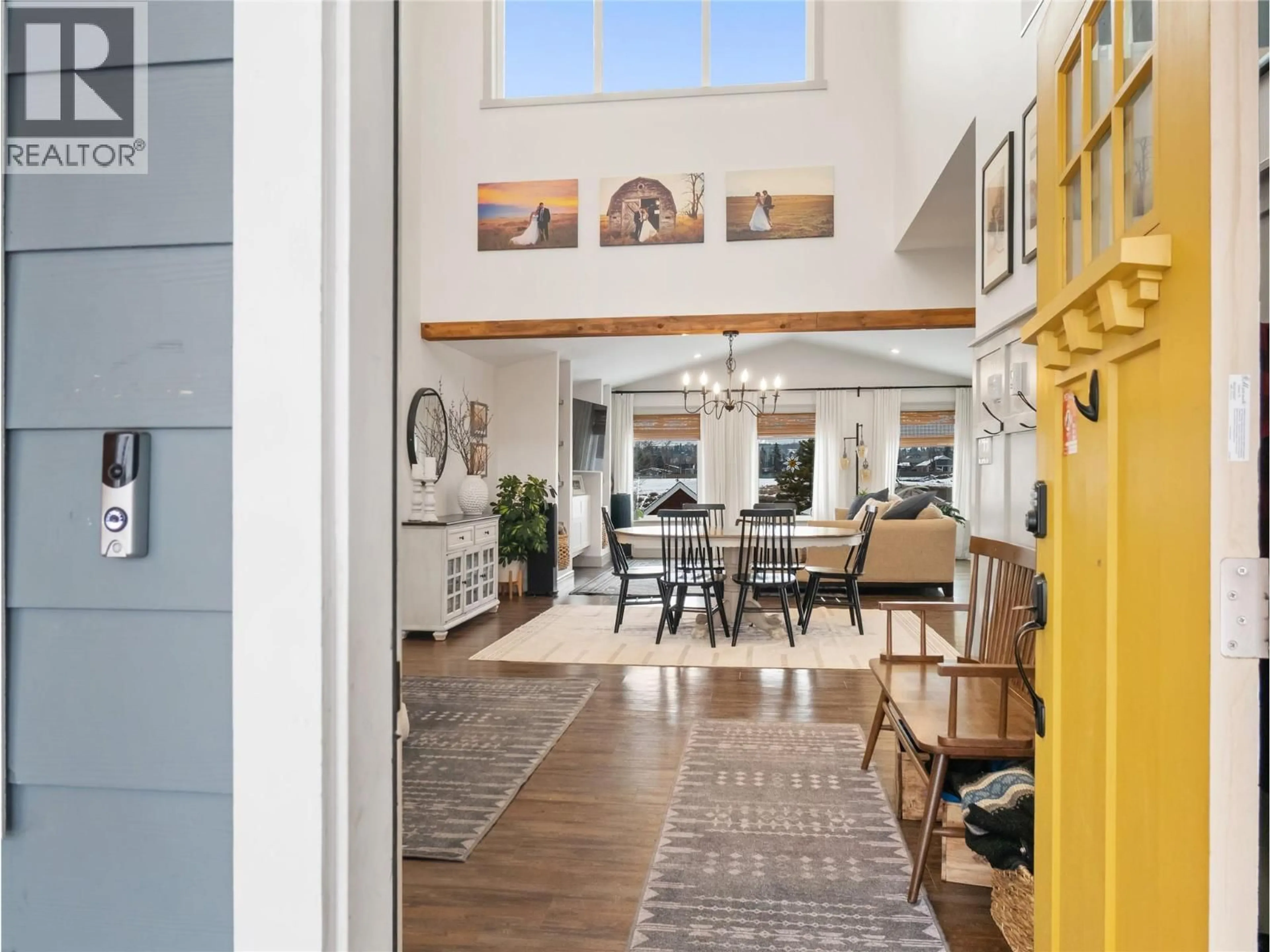 Indoor entryway for 1420 CHAMBERLAIN DRIVE, Dawson Creek British Columbia V1G2S3