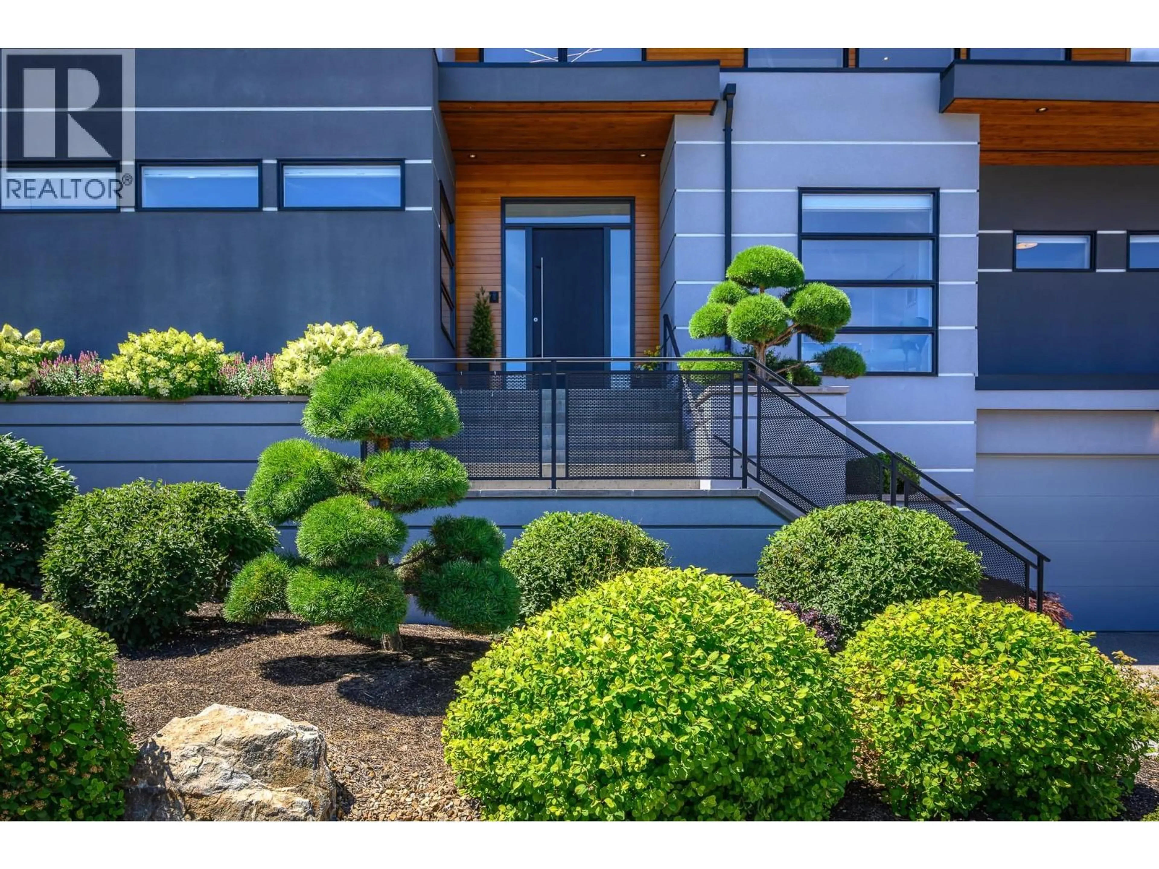 Indoor entryway for 7934 GRAYSTONE DRIVE, Coldstream British Columbia V1B4A9