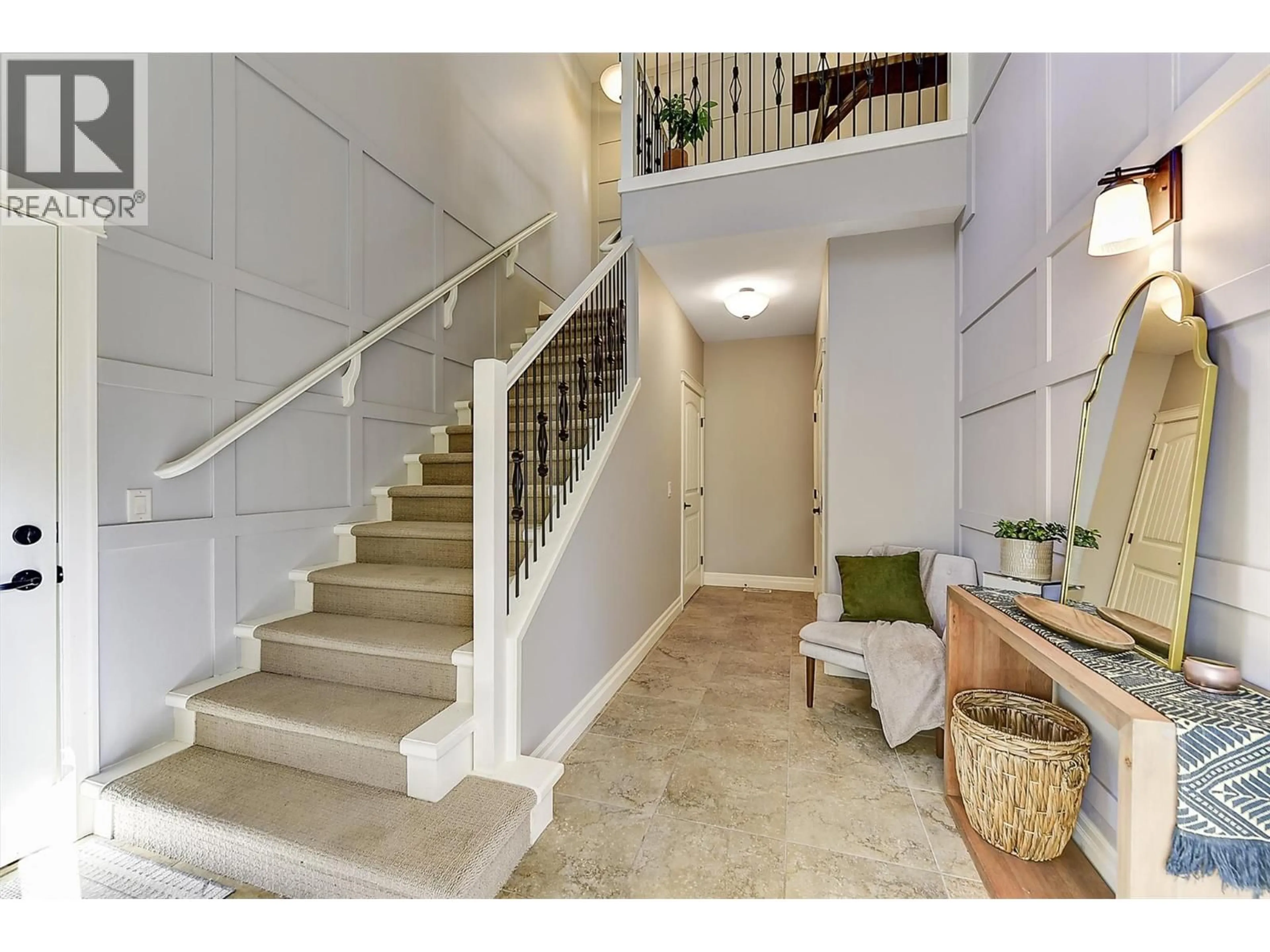 Indoor entryway for 18 - 2283 SHANNON HEIGHTS COURT, West Kelowna British Columbia V4T3B9