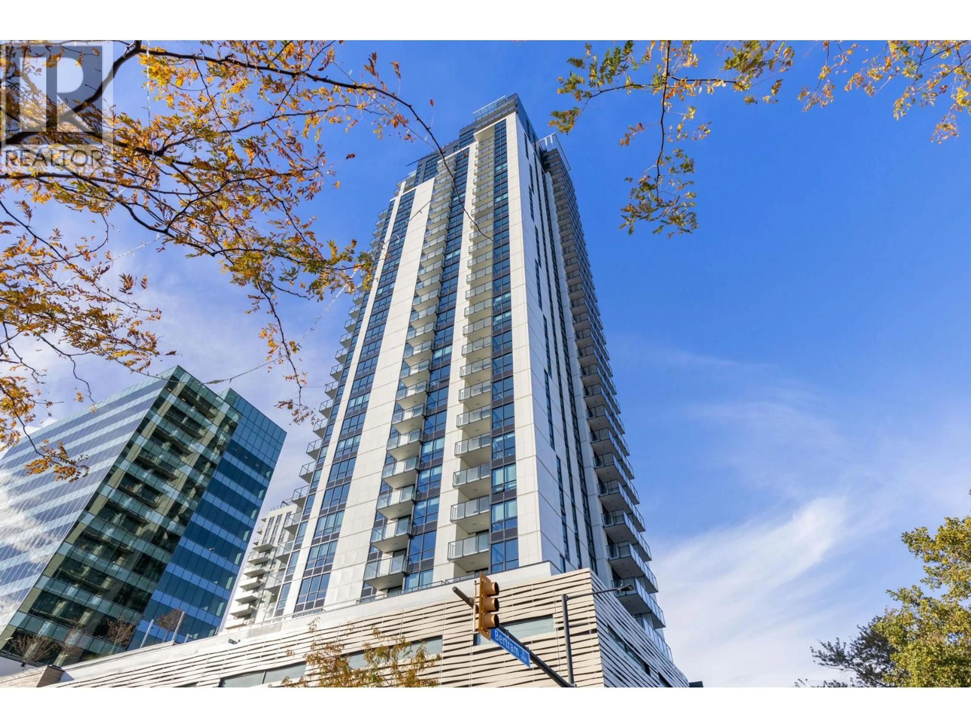 Indoor foyer for 805 - 1488 BERTRAM STREET, Kelowna British Columbia V1Y0M6