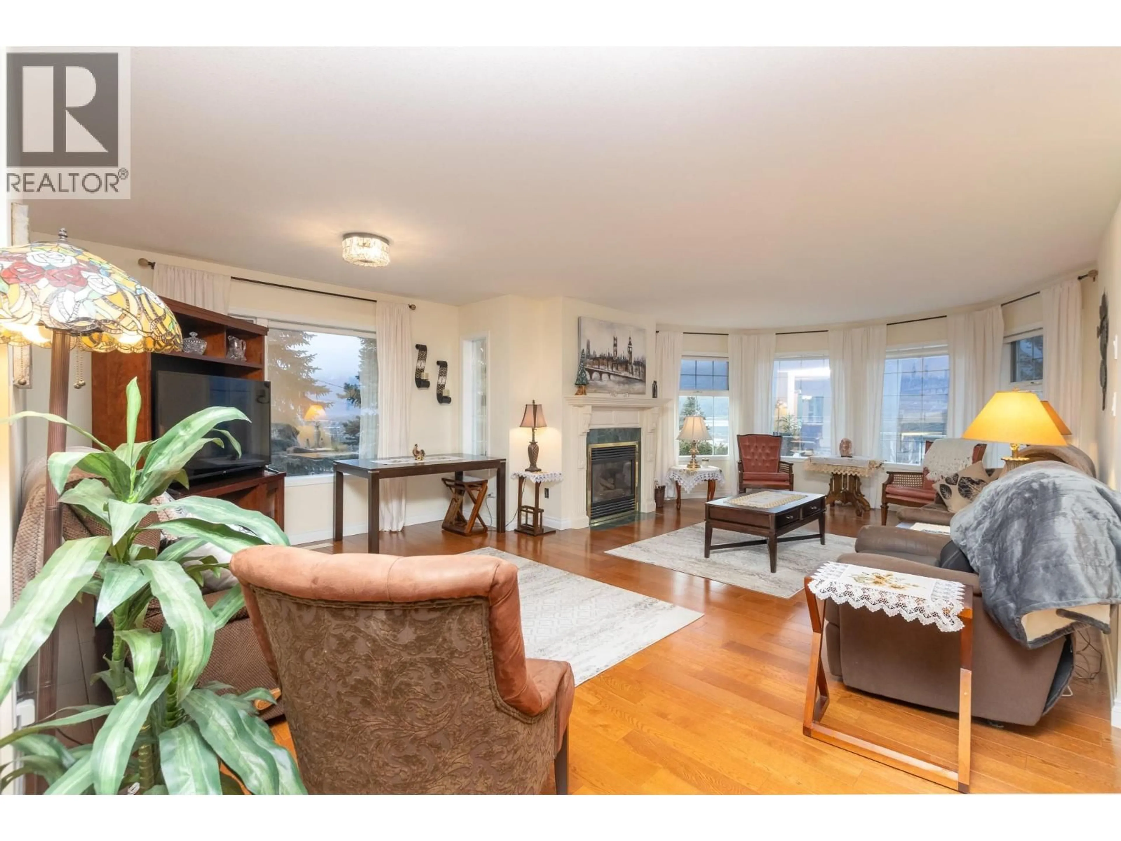 Living room with furniture, unknown for 2 - 1120 12 STREET NORTHEAST, Salmon Arm British Columbia V1E1B8