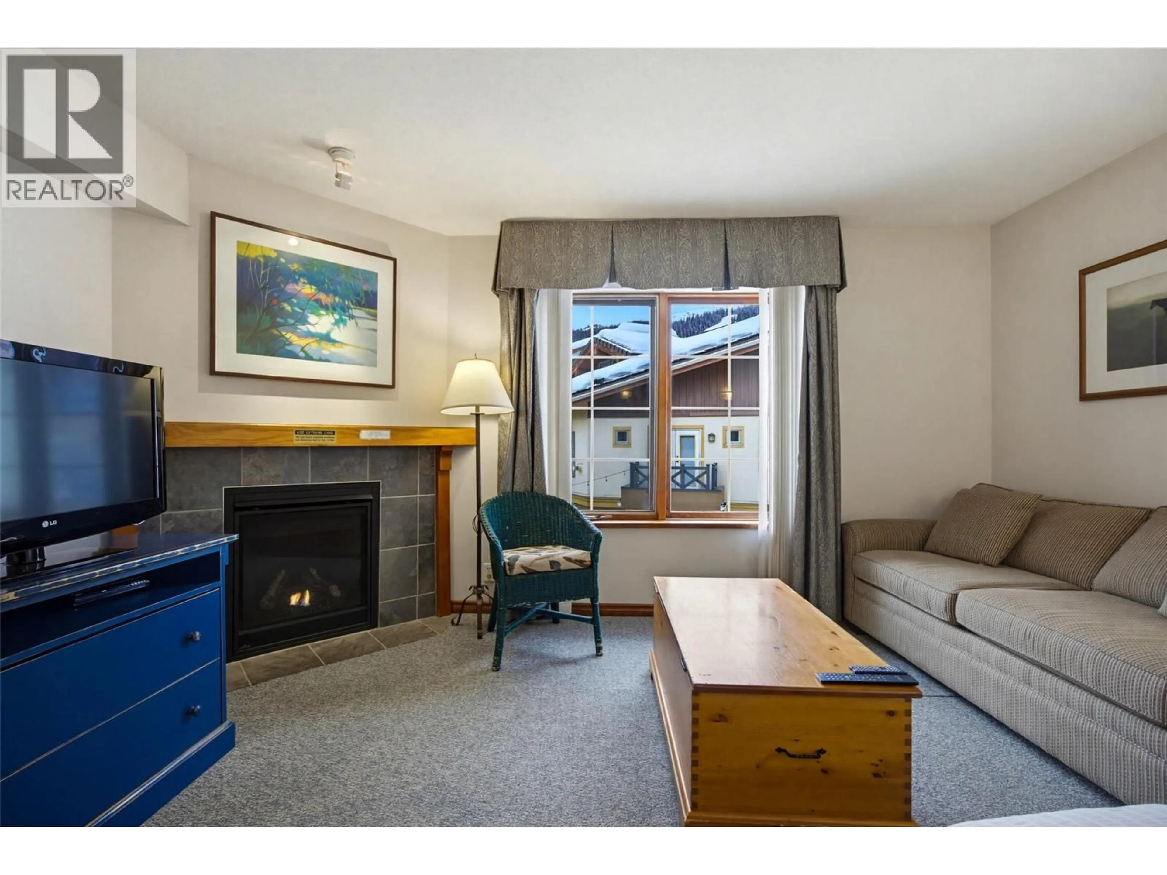 Living room with furniture, unknown for 319 - 3170 CREEKSIDE WAY, Sun Peaks British Columbia V0E5N0