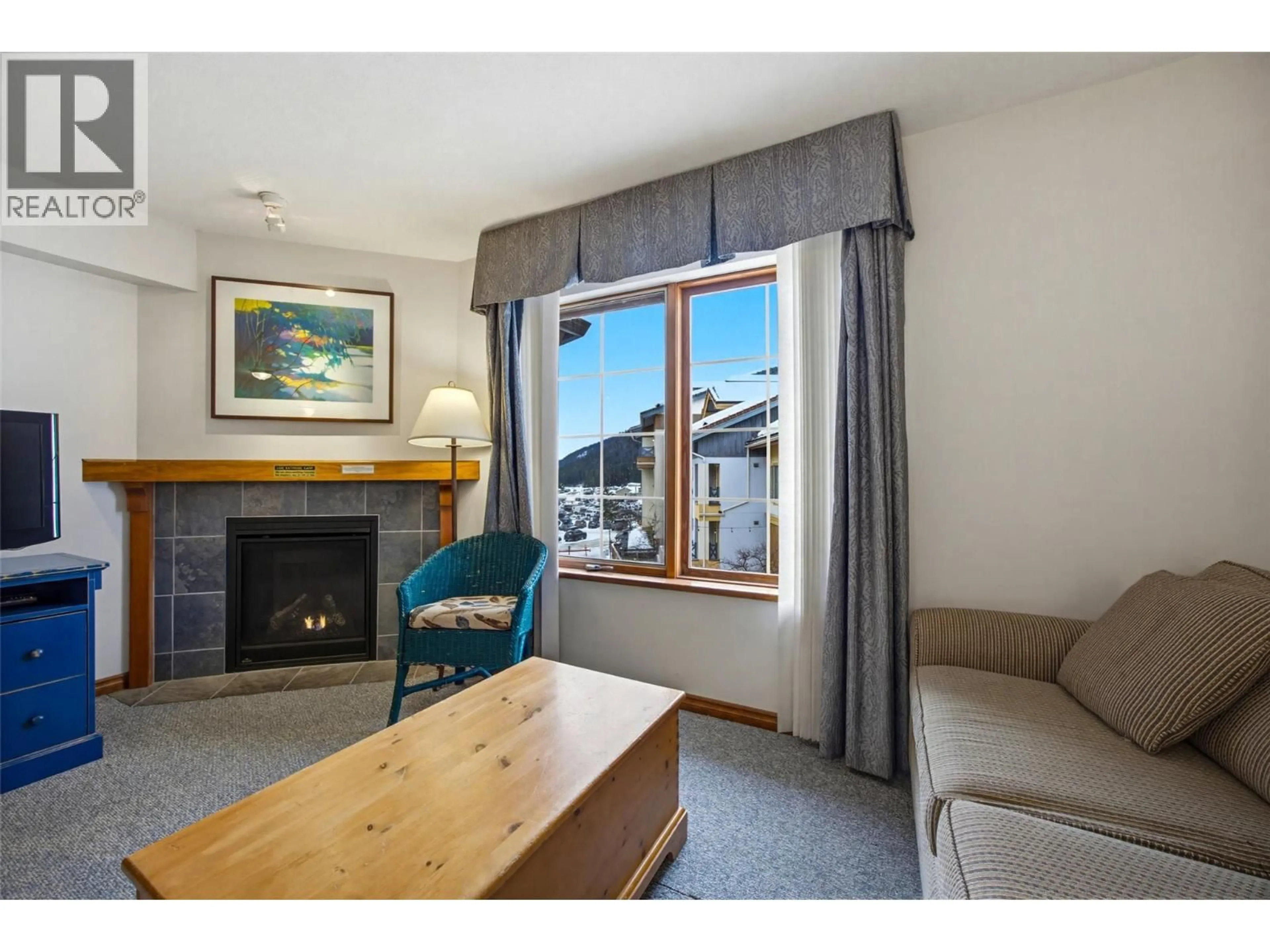 Living room with furniture, unknown for 319 - 3170 CREEKSIDE WAY, Sun Peaks British Columbia V0E5N0