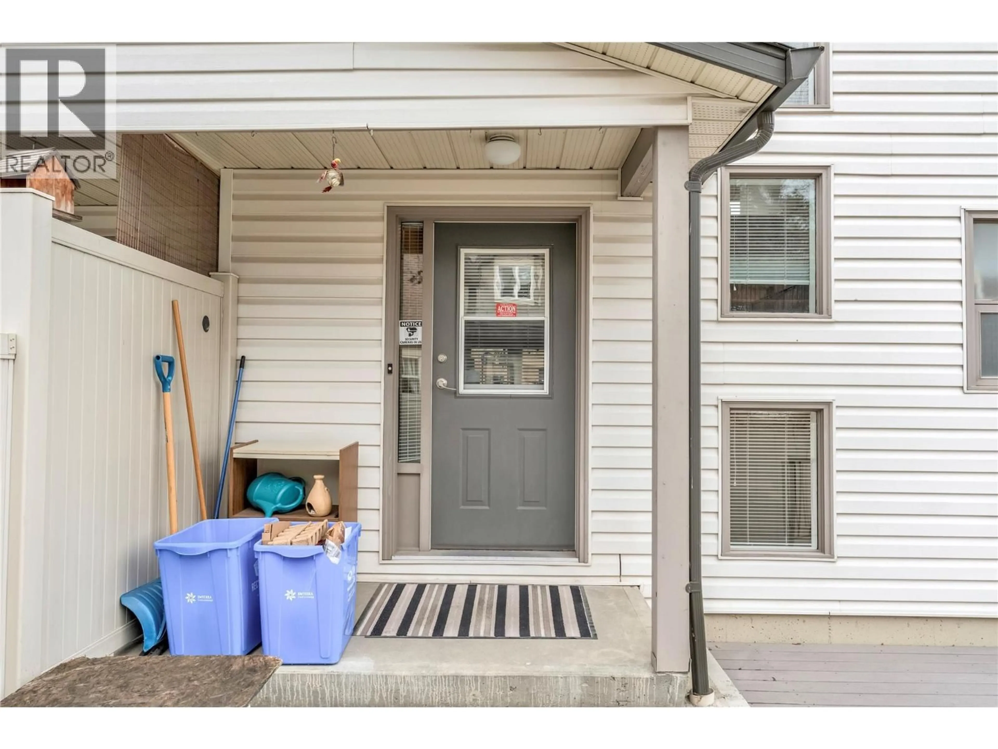 Indoor entryway for 4 - 3909 19 STREET, Vernon British Columbia V1T9J6