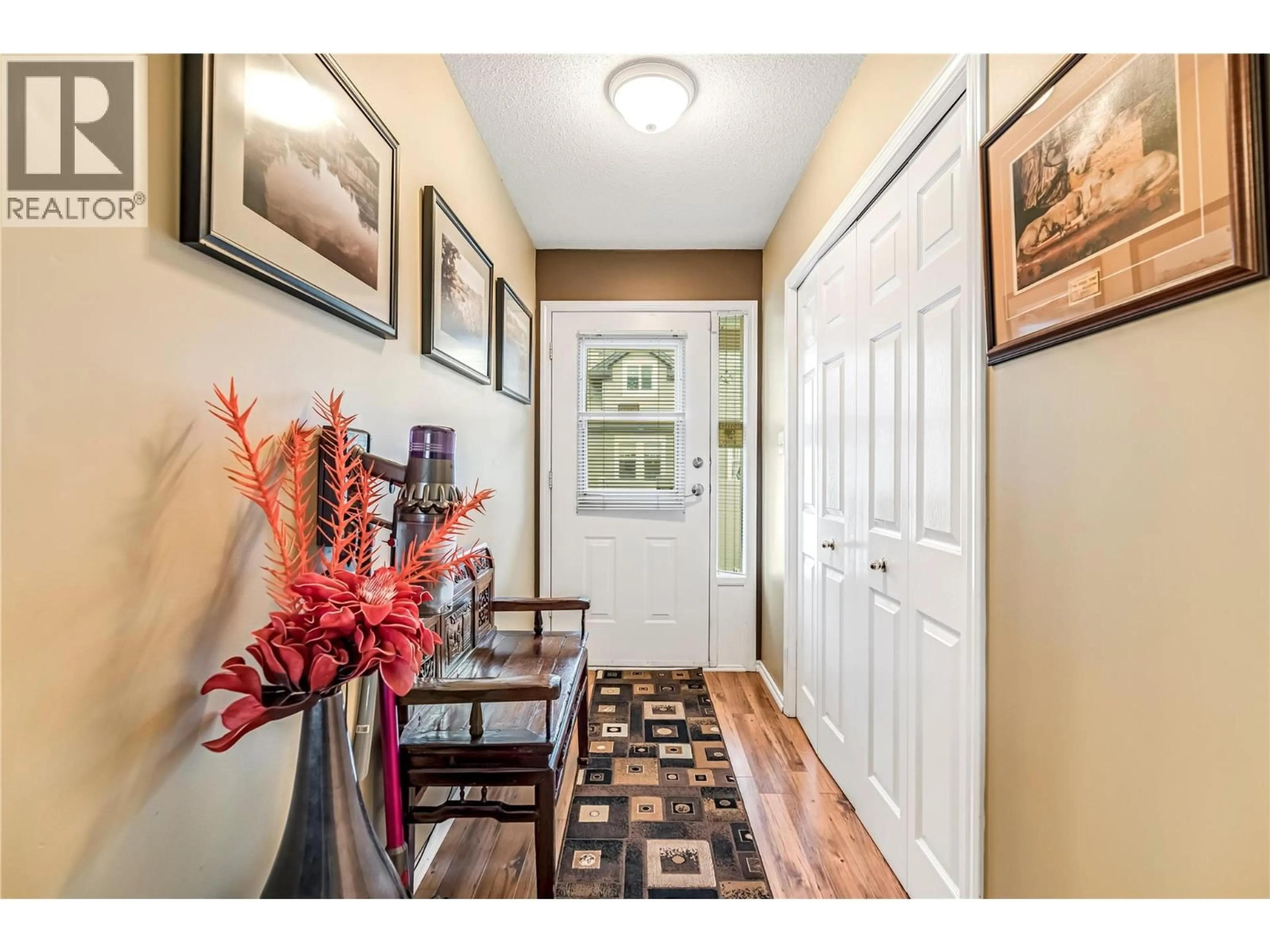 Indoor entryway for 4 - 3909 19 STREET, Vernon British Columbia V1T9J6