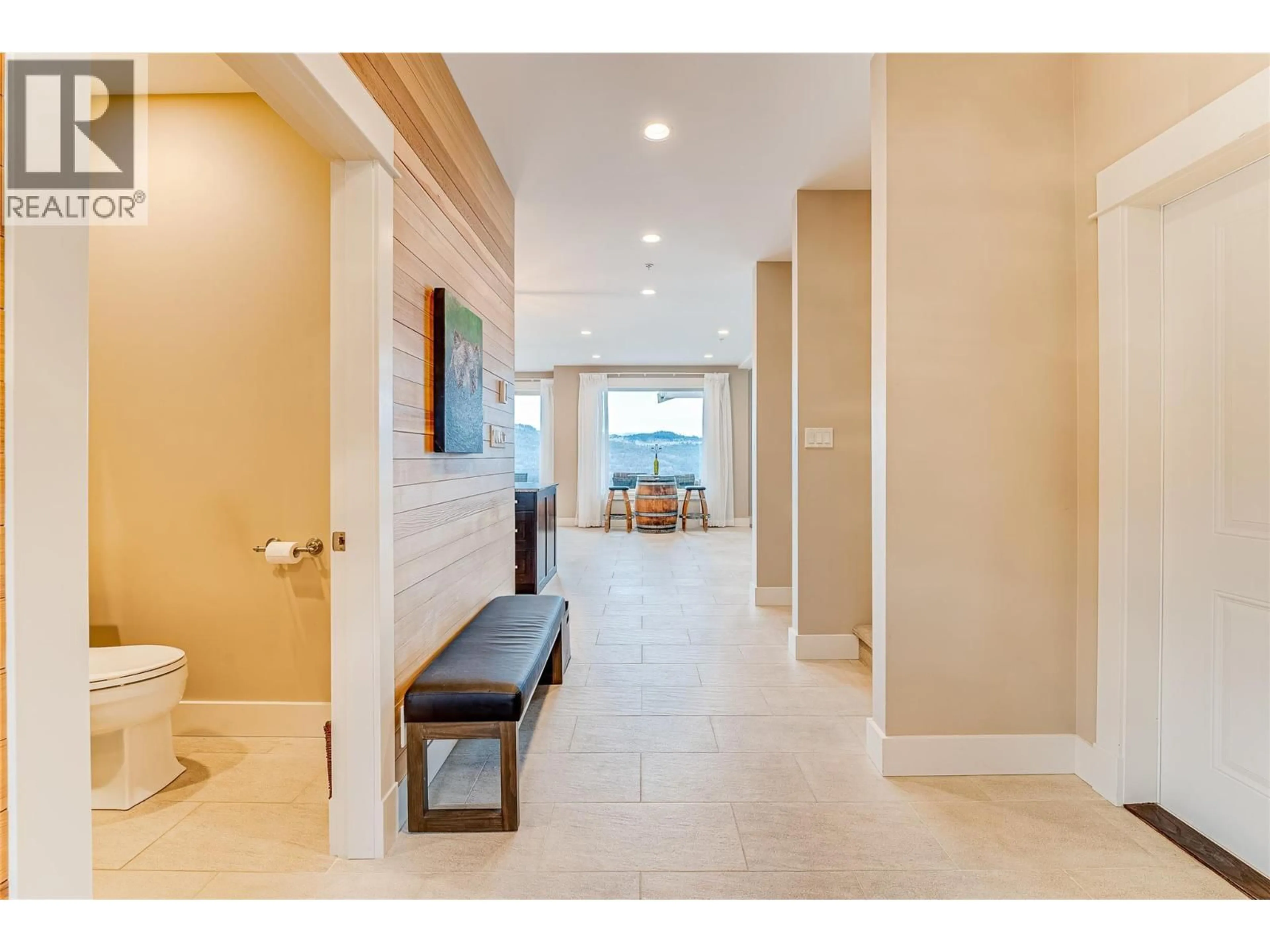 Indoor entryway for 8844 HAMPSHIRE CRESCENT, Vernon British Columbia V1H2K9