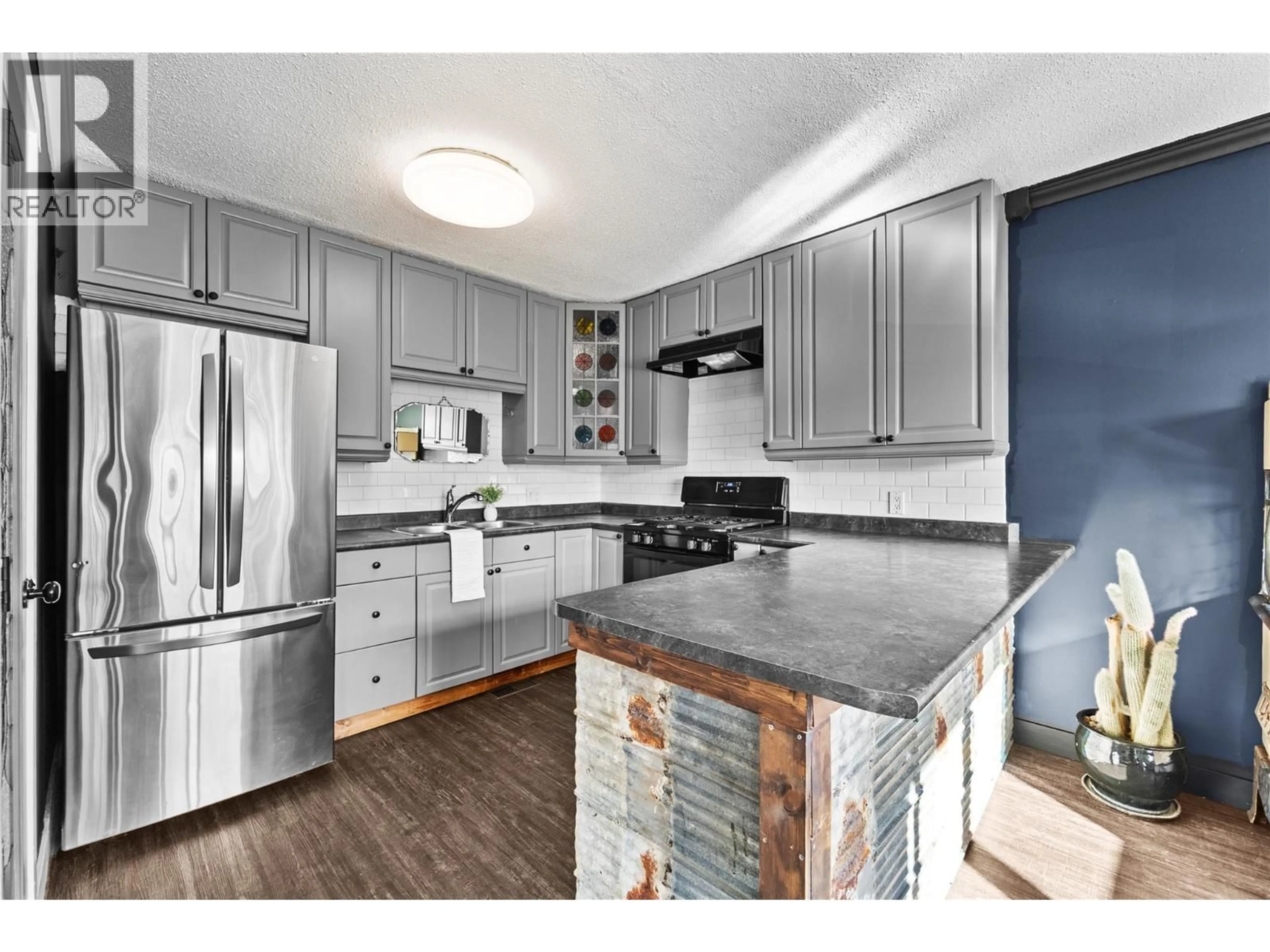 Open concept kitchen, unknown for 2334 BOSSERT AVENUE, Kamloops British Columbia V2B4V7