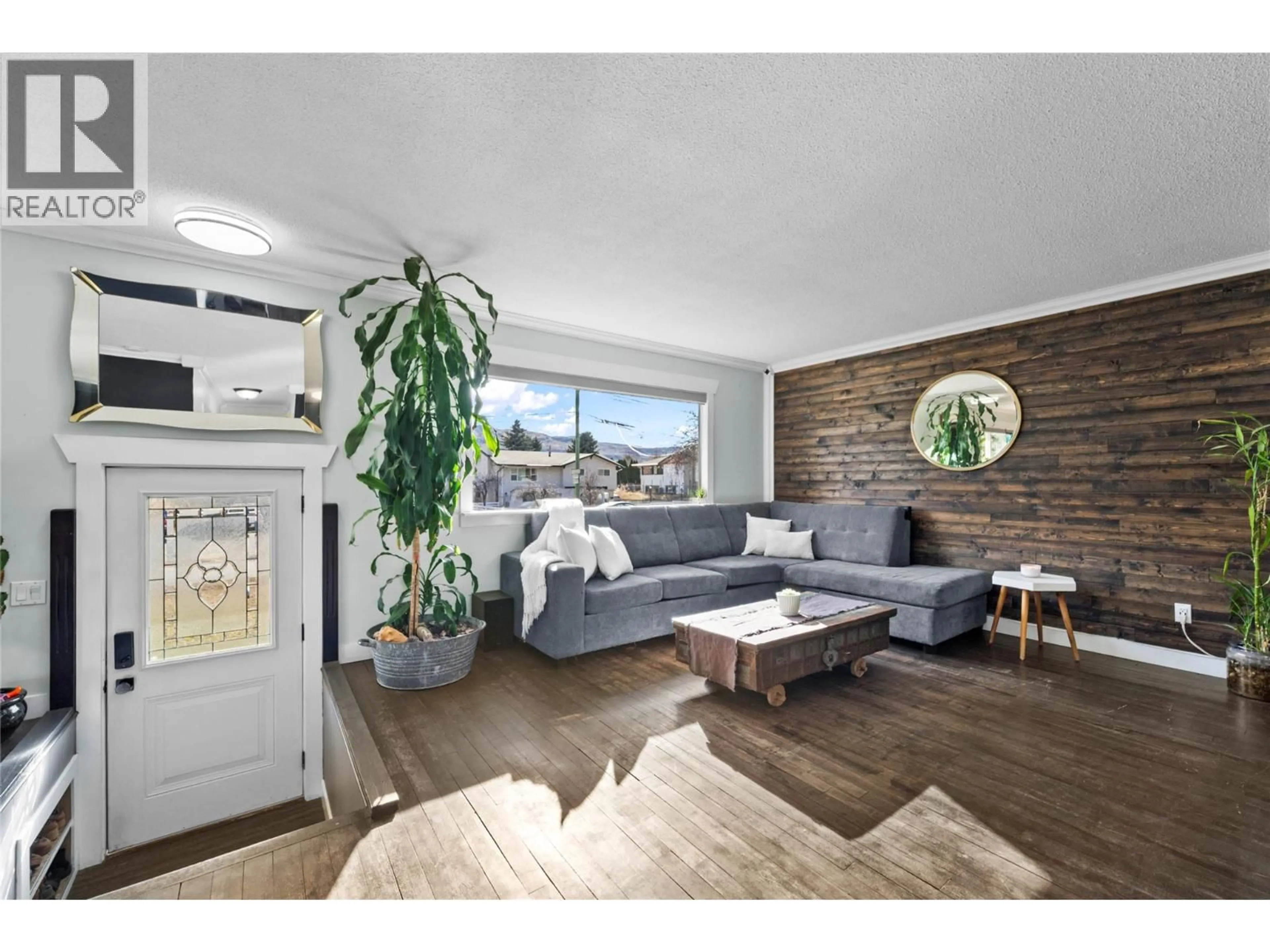 Living room with furniture, unknown for 2334 BOSSERT AVENUE, Kamloops British Columbia V2B4V7