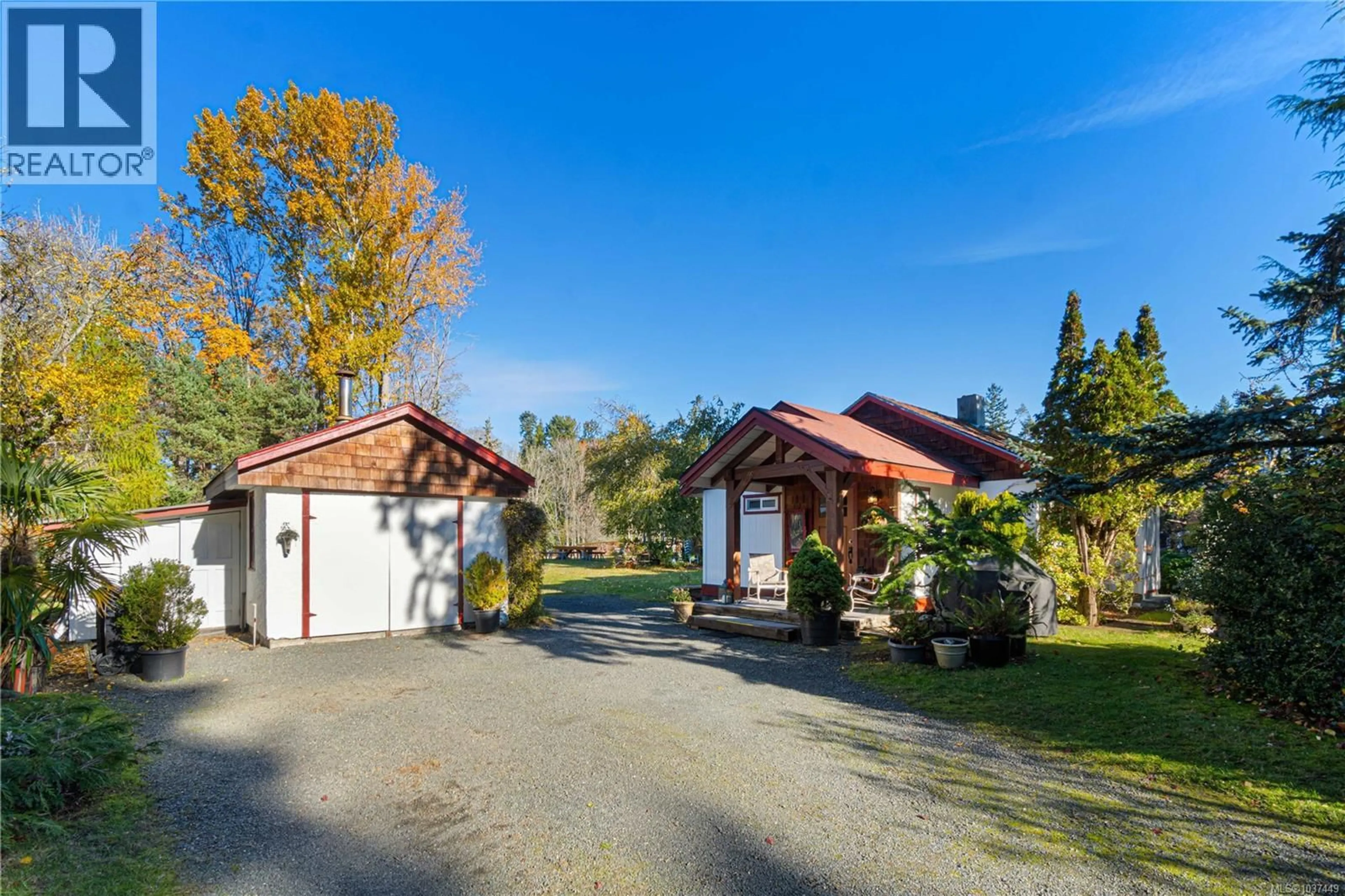 A pic from outside/outdoor area/front of a property/back of a property/a pic from drone, street for 681 TURNER ROAD, Parksville British Columbia V9P1T7