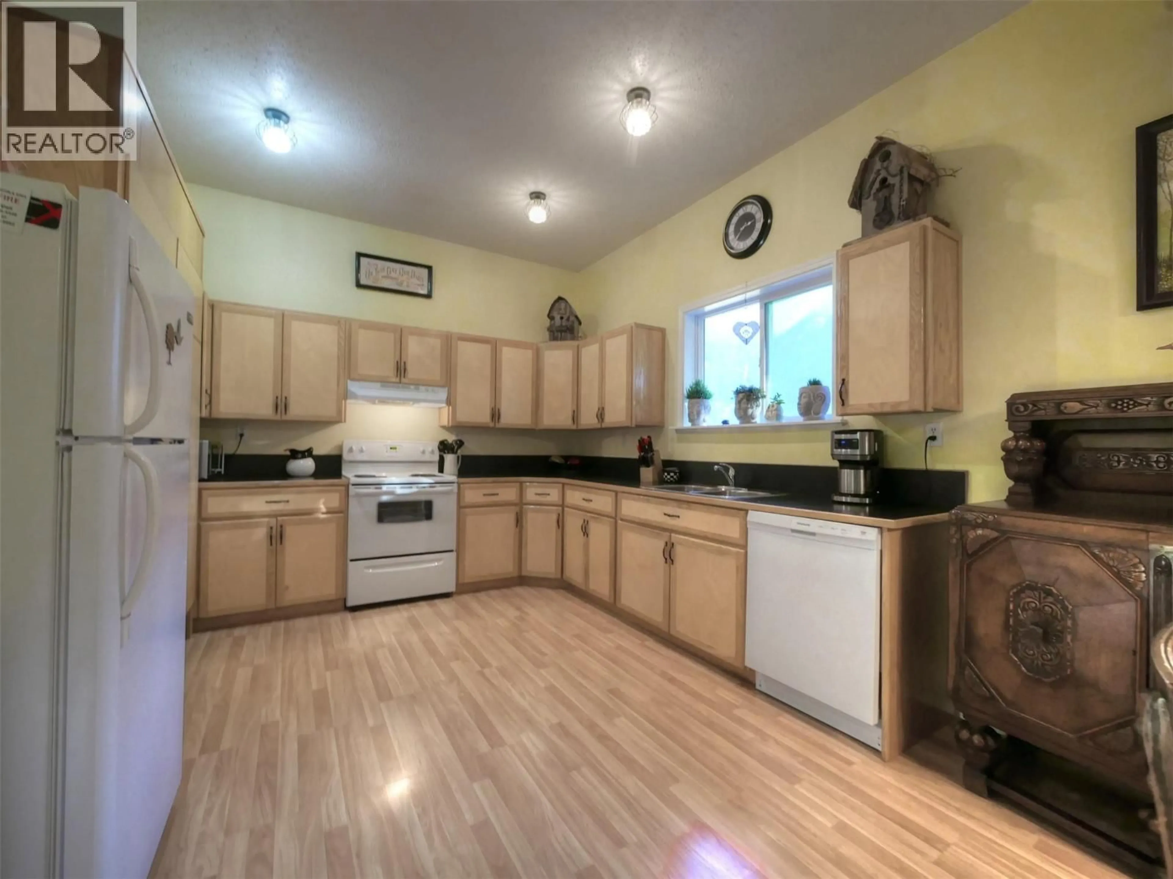 Standard kitchen, unknown for 240 ARROW PARK DEMARS ROAD, Nakusp British Columbia V0G1R1