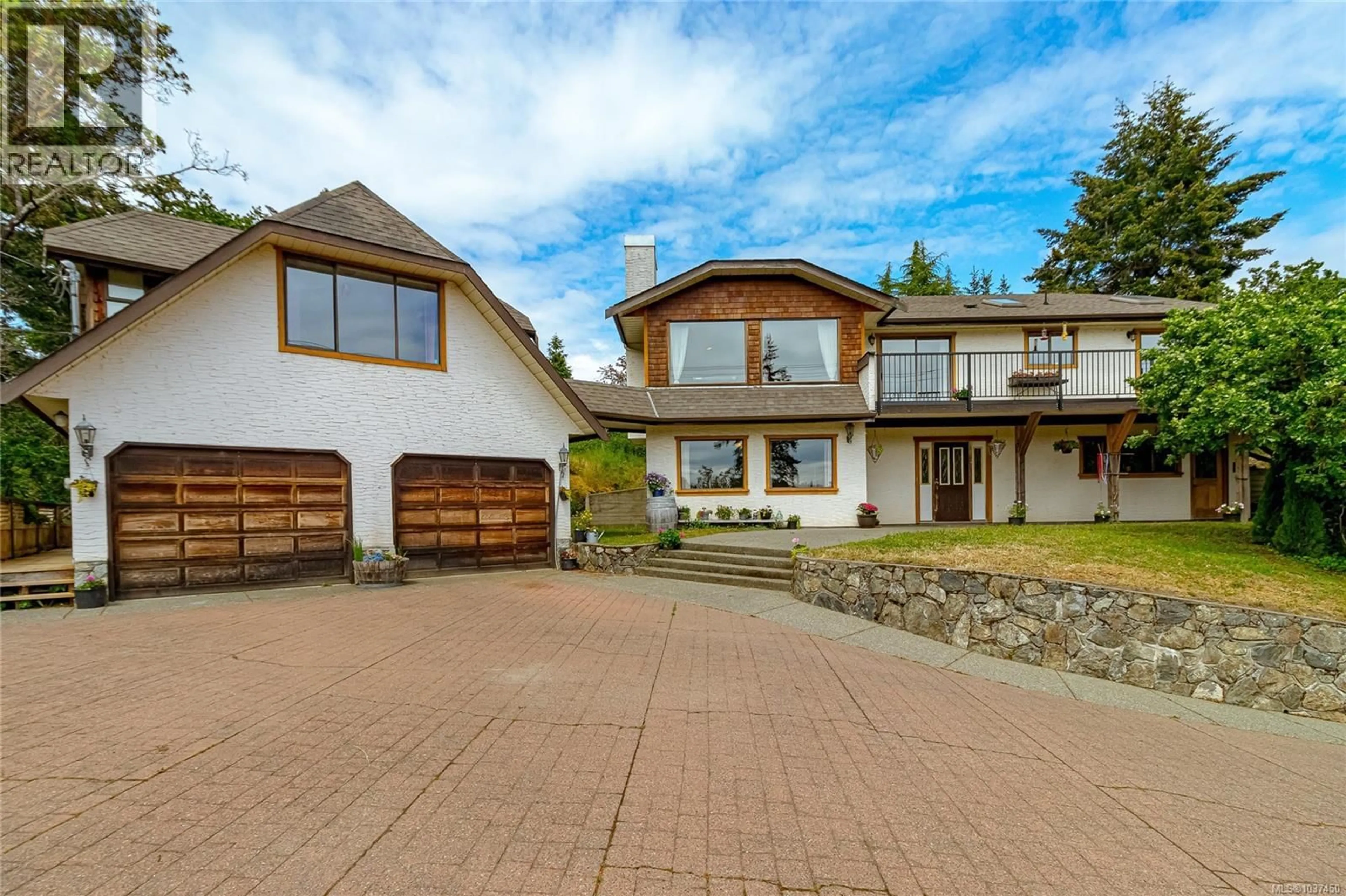 A pic from outside/outdoor area/front of a property/back of a property/a pic from drone, unknown for 5 HIGHBANK ROAD, View Royal British Columbia V9B1V3