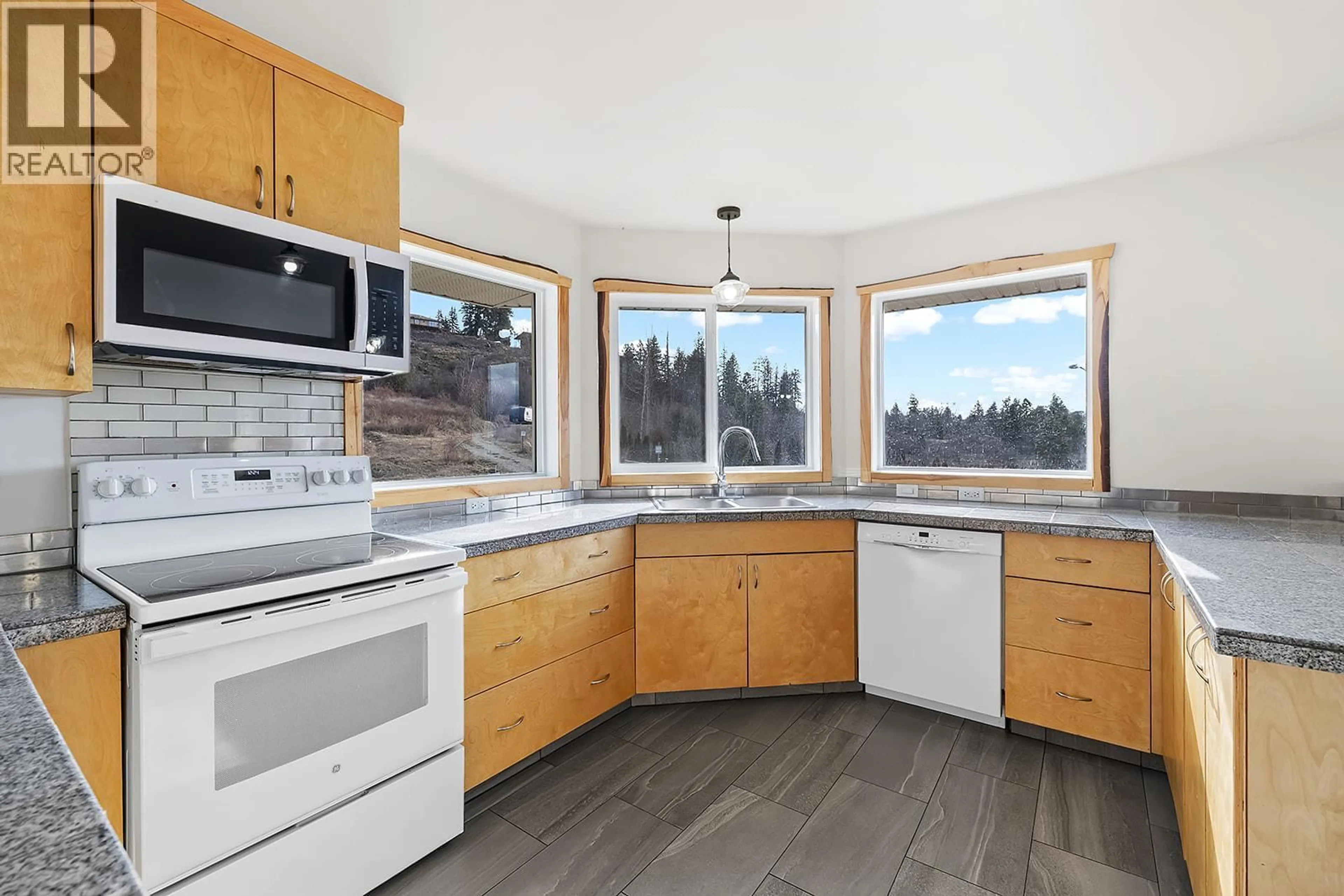 Open concept kitchen, unknown for 1103 12TH AVENUE NORTH, Creston British Columbia V0B1G6