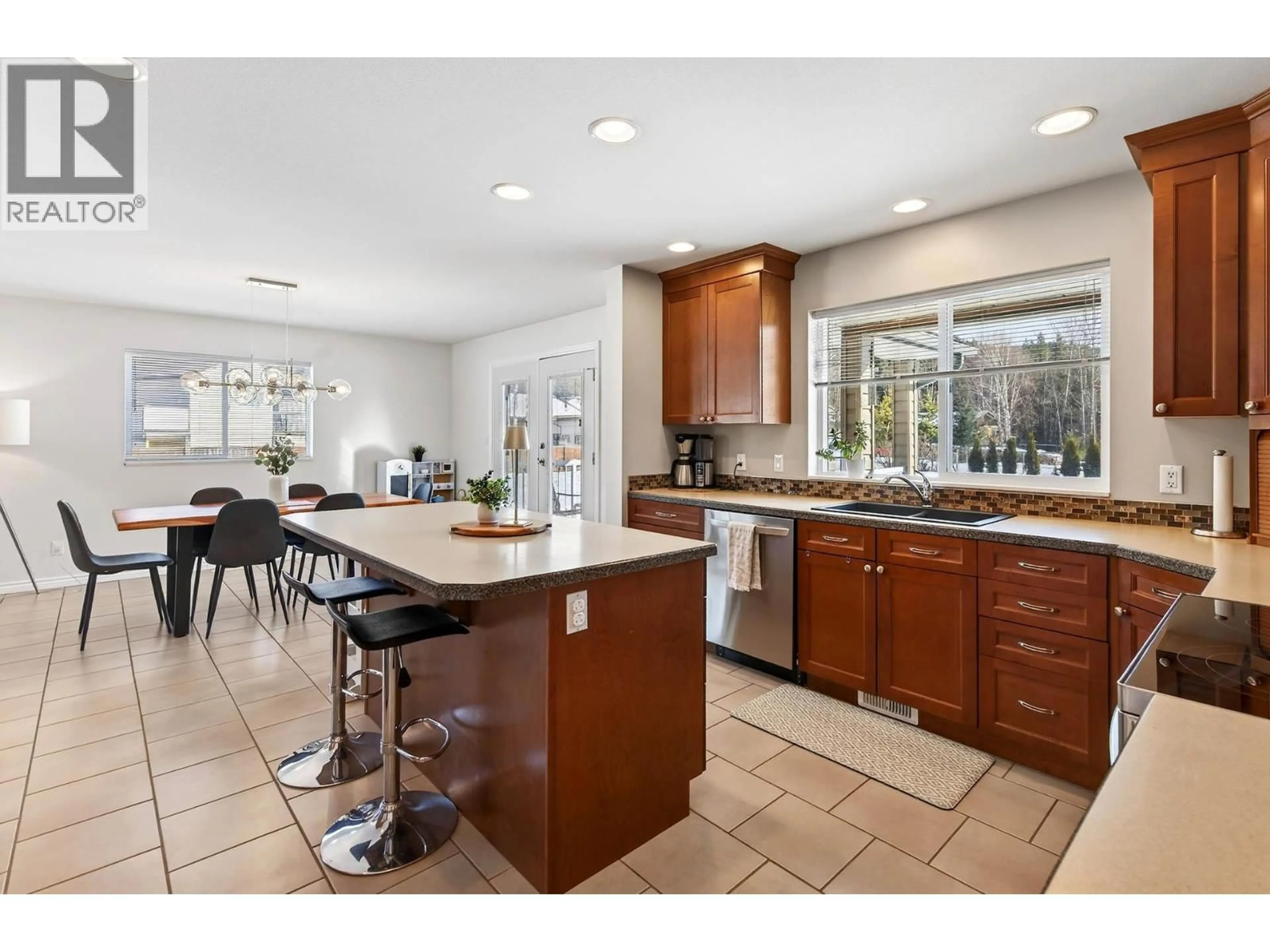 Open concept kitchen, ceramic/tile floor for 370 WYNDHAVEN PLACE, Clearwater British Columbia V0E1N1