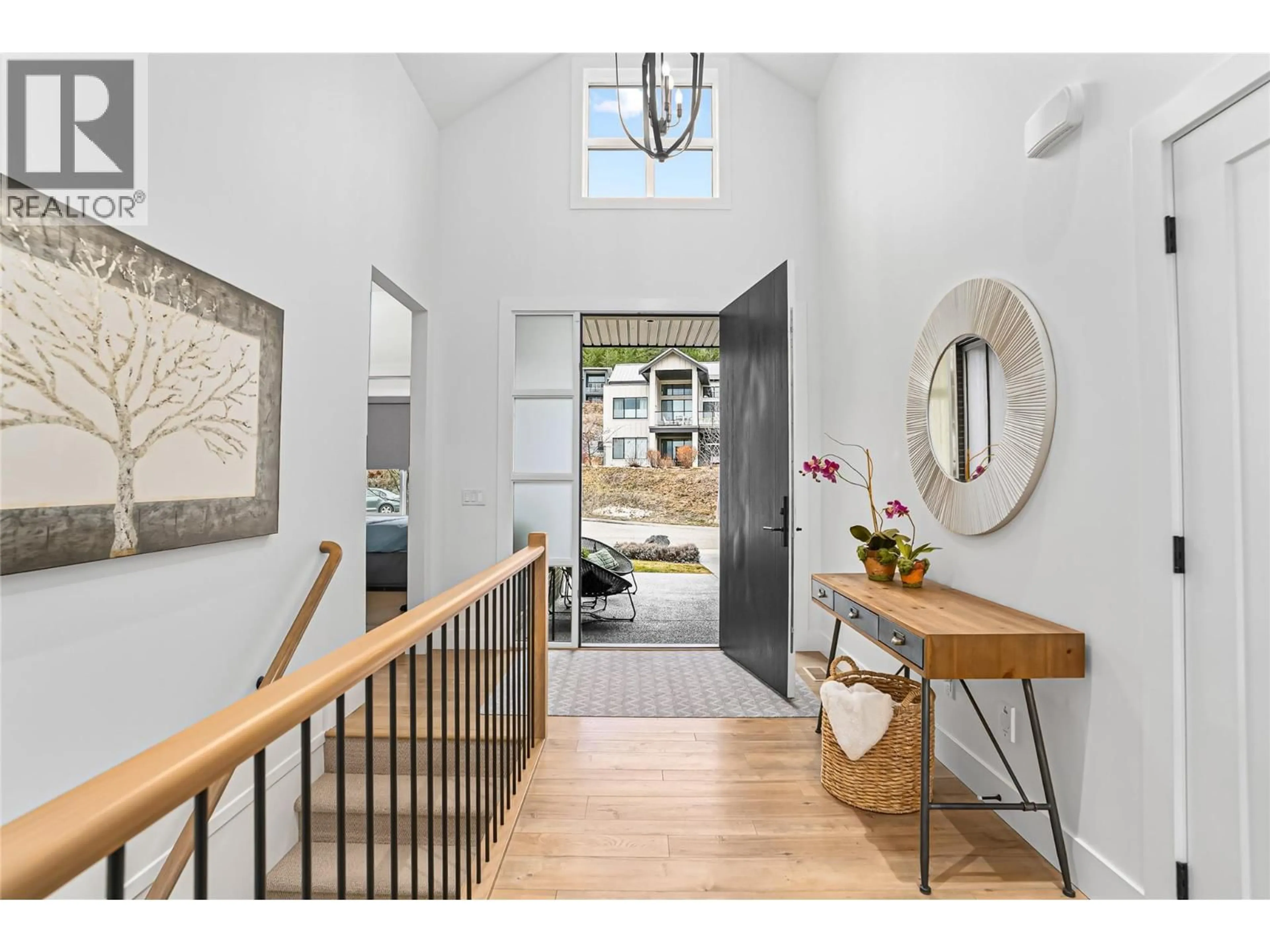 Indoor entryway for 209 ASHCROFT PLACE, Vernon British Columbia V1H2M1