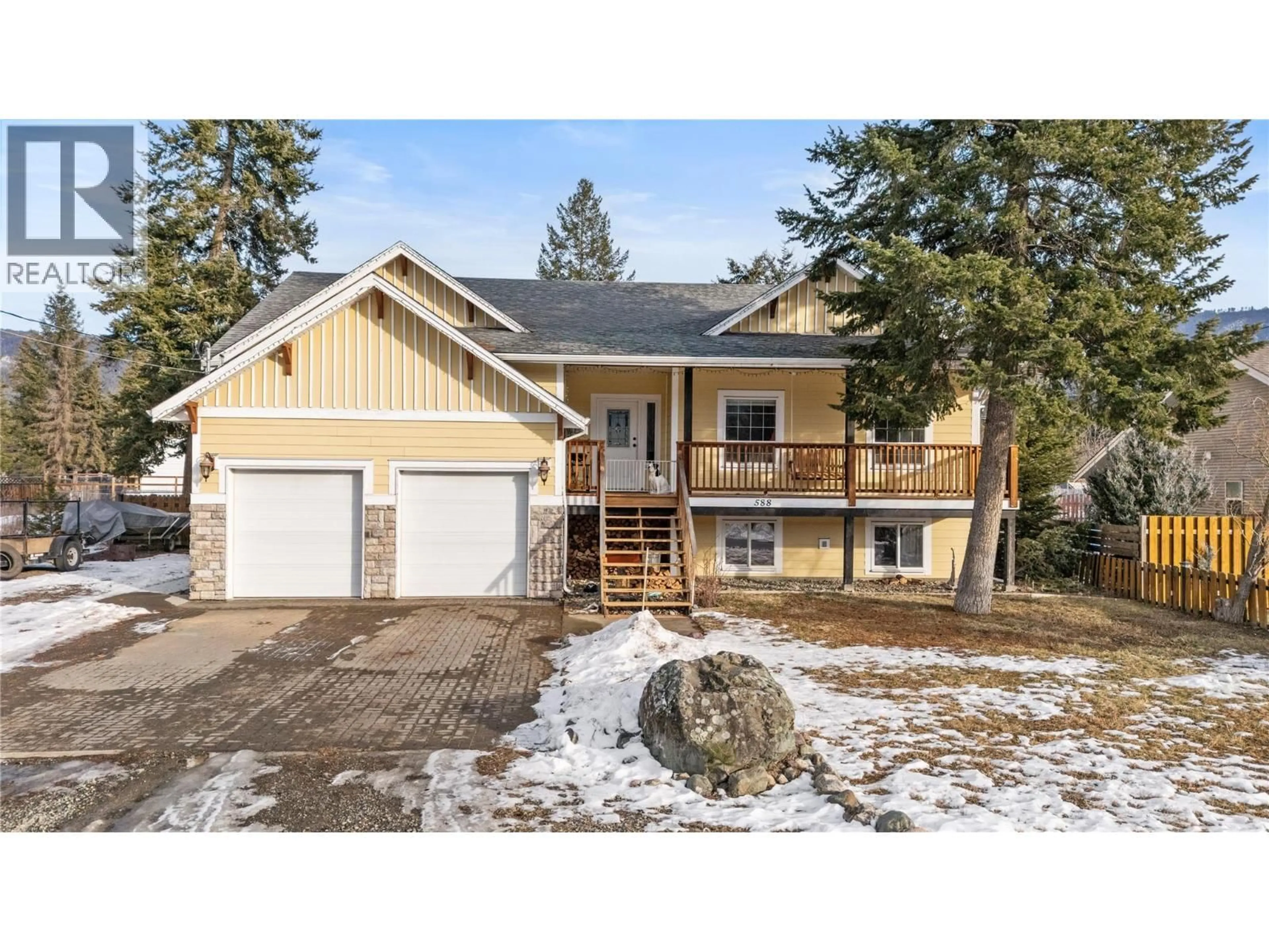 Home with vinyl exterior material, street for 588 MCLEAN ROAD, Barriere British Columbia V0E1E0