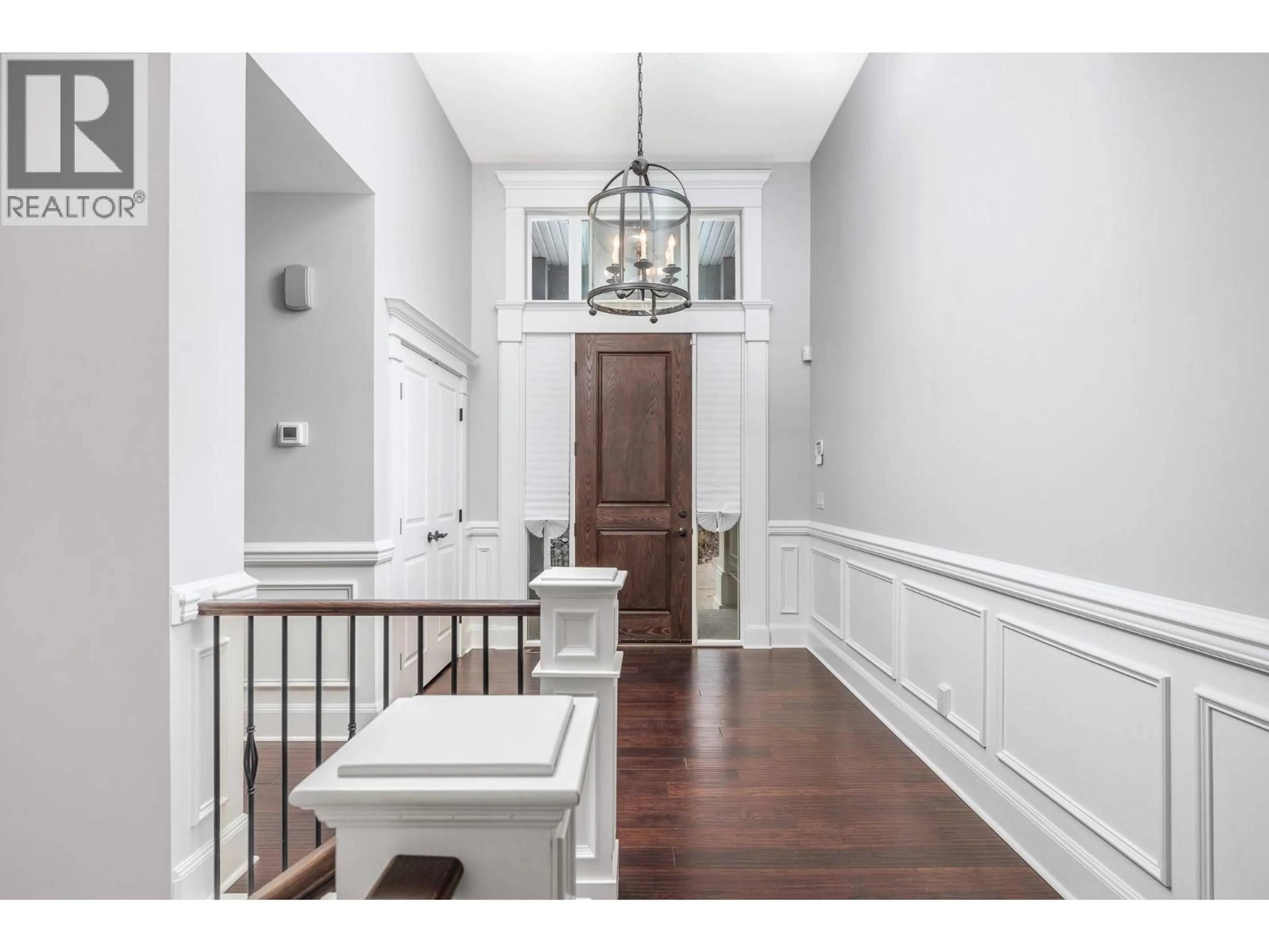 Indoor entryway for 1504 PHOENIX DRIVE, Vernon British Columbia V1B4A3