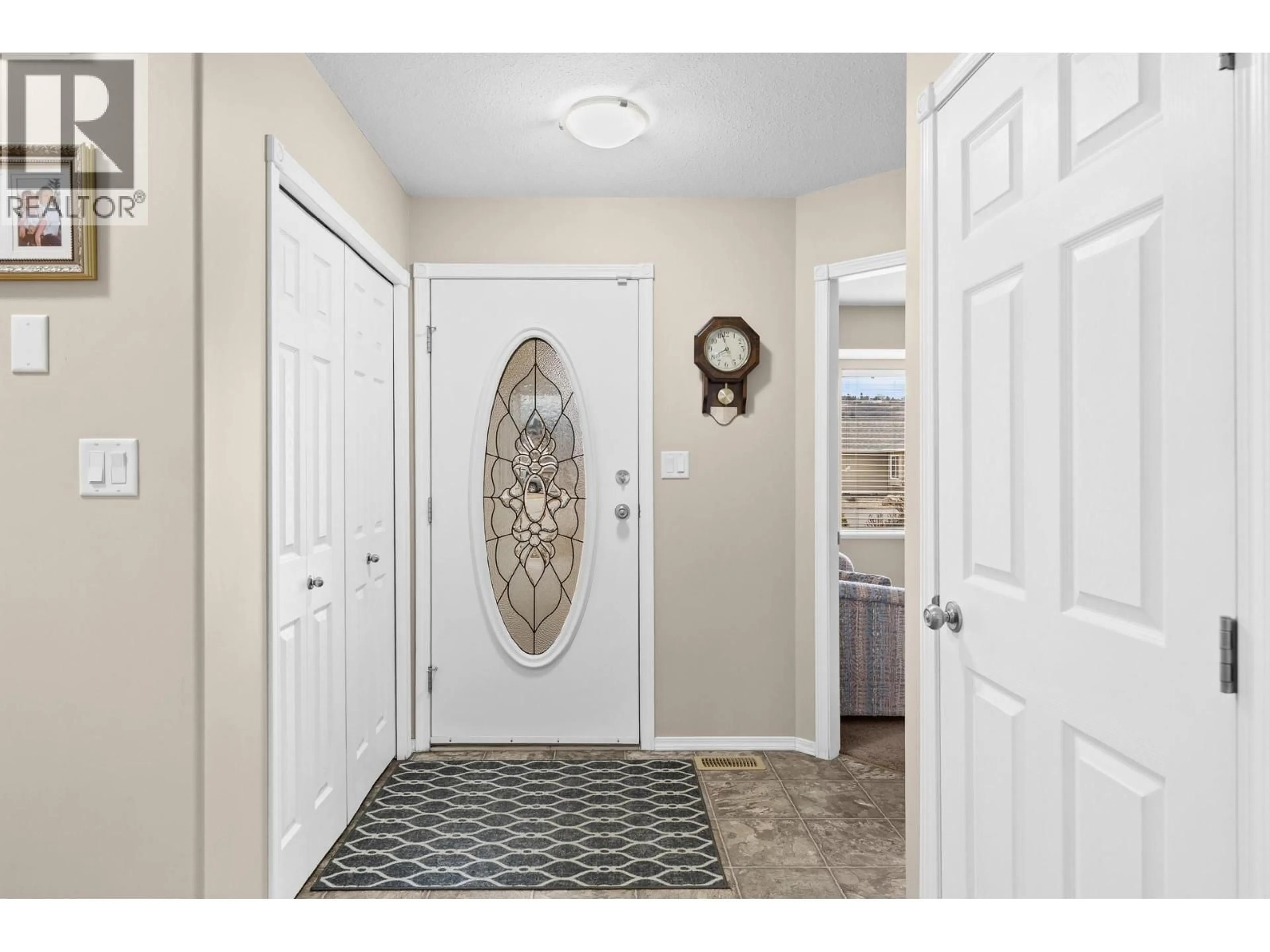 Indoor entryway for 1129 1 ST. N STREET, Vernon British Columbia V1H1Z1