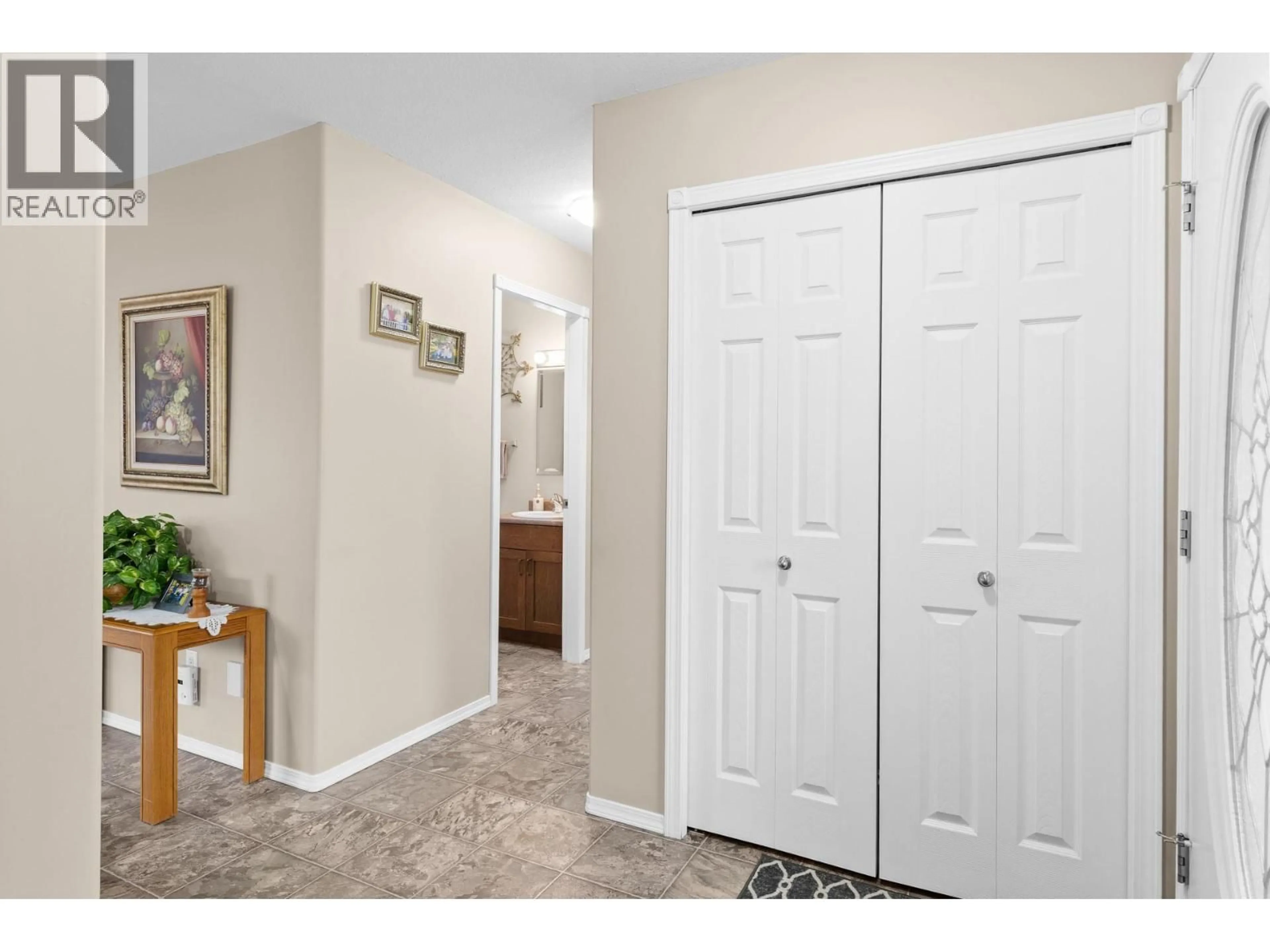 Indoor entryway for 1129 1 ST. N STREET, Vernon British Columbia V1H1Z1