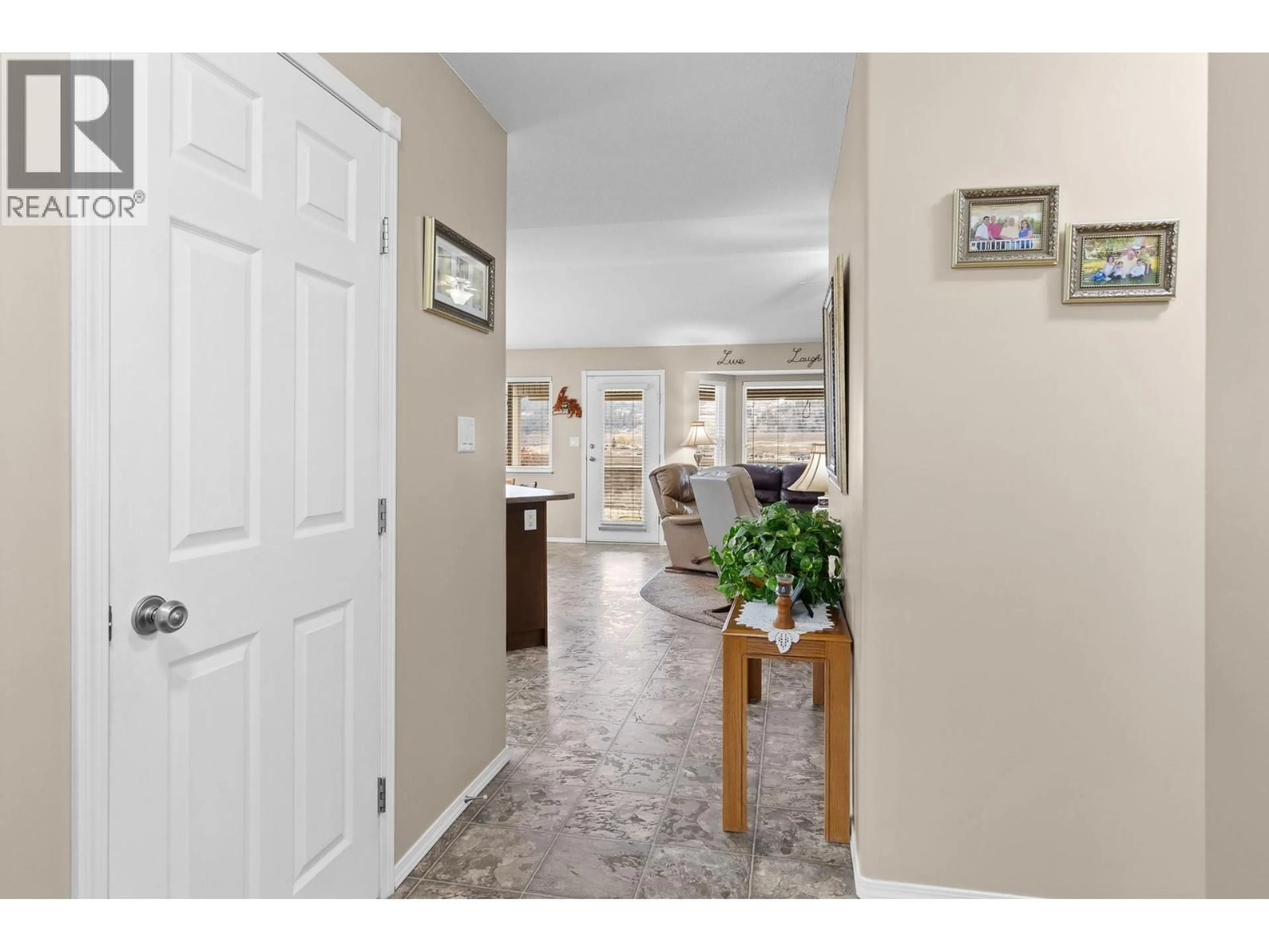 Indoor entryway for 1129 1 ST. N STREET, Vernon British Columbia V1H1Z1