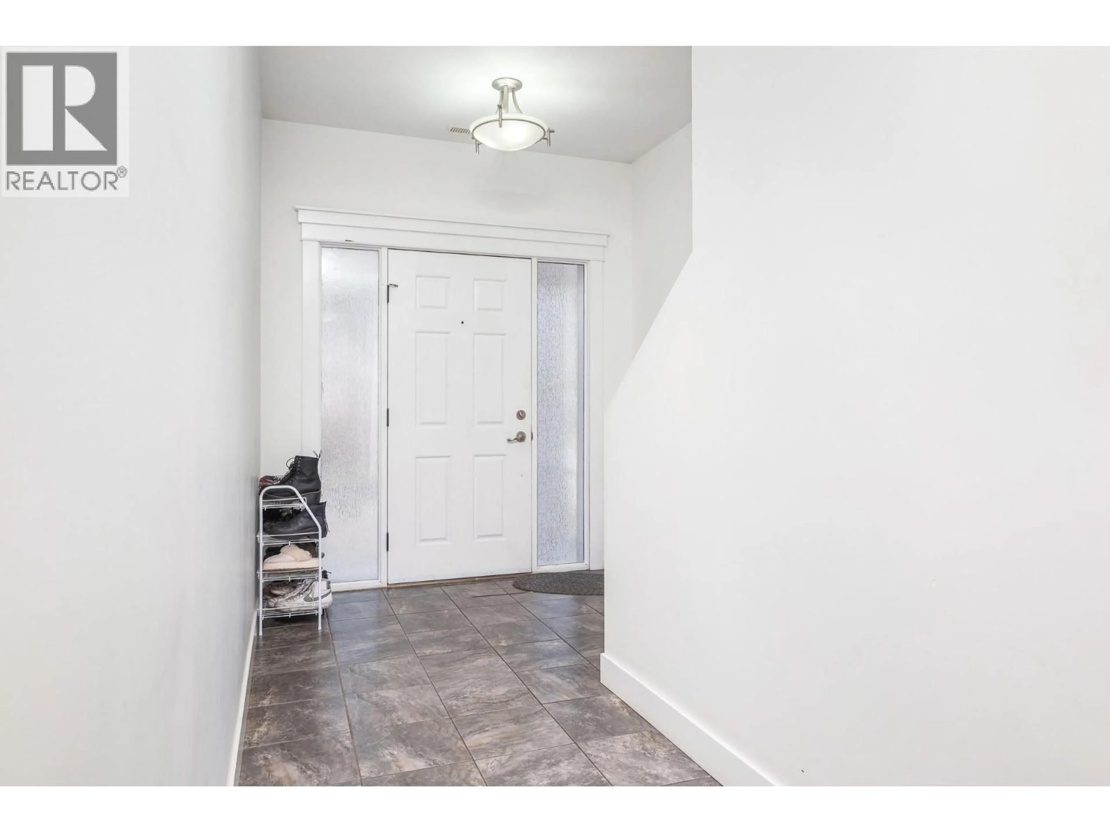 Indoor entryway for 102 - 4900 HERITAGE DRIVE, Vernon British Columbia V1T9X1