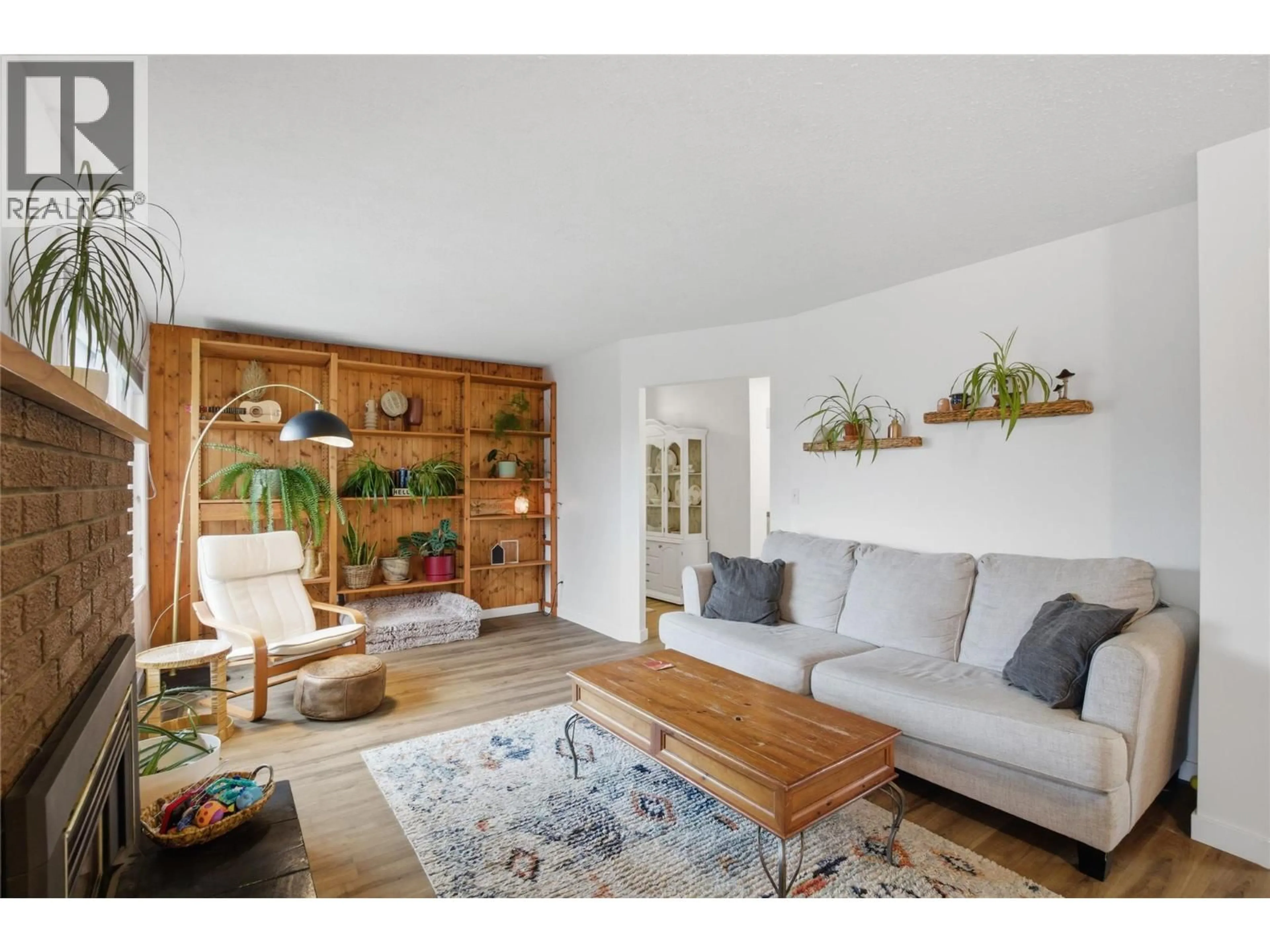 Living room with furniture, wood/laminate floor for 1562 SOUTHVIEW TERRACE, Kamloops British Columbia V2B7R5