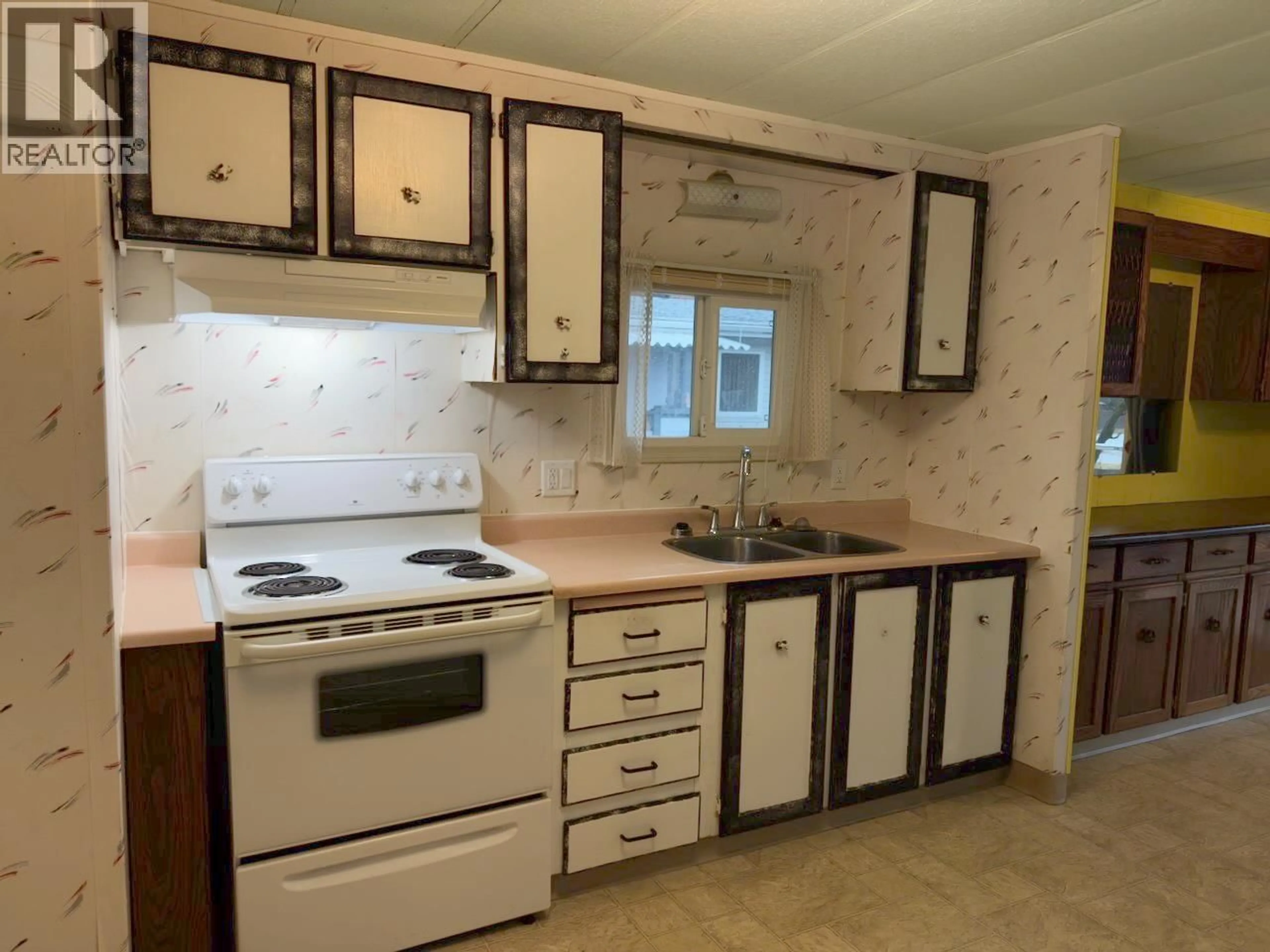 Standard kitchen, unknown for 1357 BROCKIE PLACE, Okanagan Falls British Columbia V0H1R0