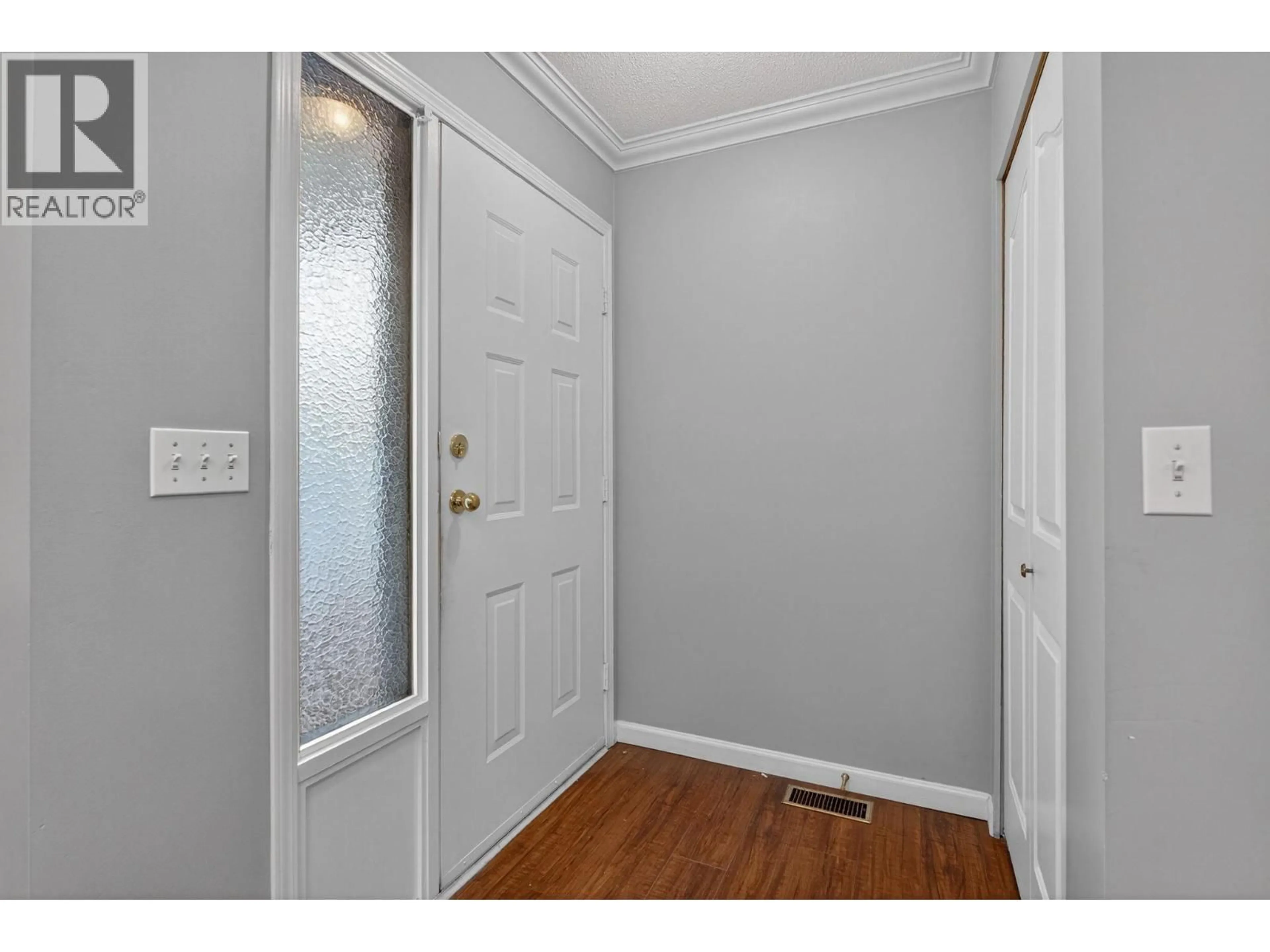 Indoor entryway for 3 - 205 GERSTMAR ROAD, Kelowna British Columbia V1X4A6