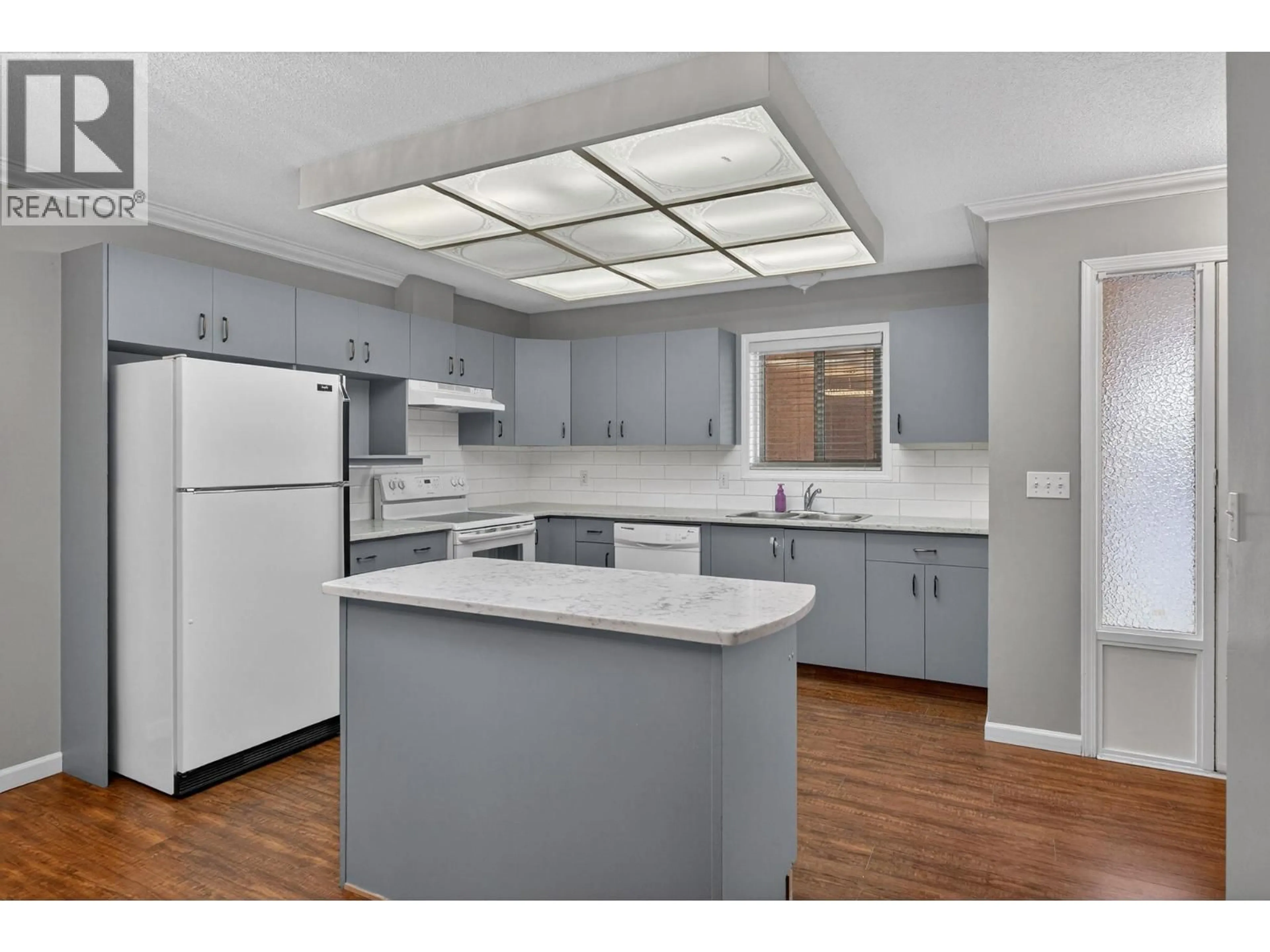 Standard kitchen, unknown for 3 - 205 GERSTMAR ROAD, Kelowna British Columbia V1X4A6