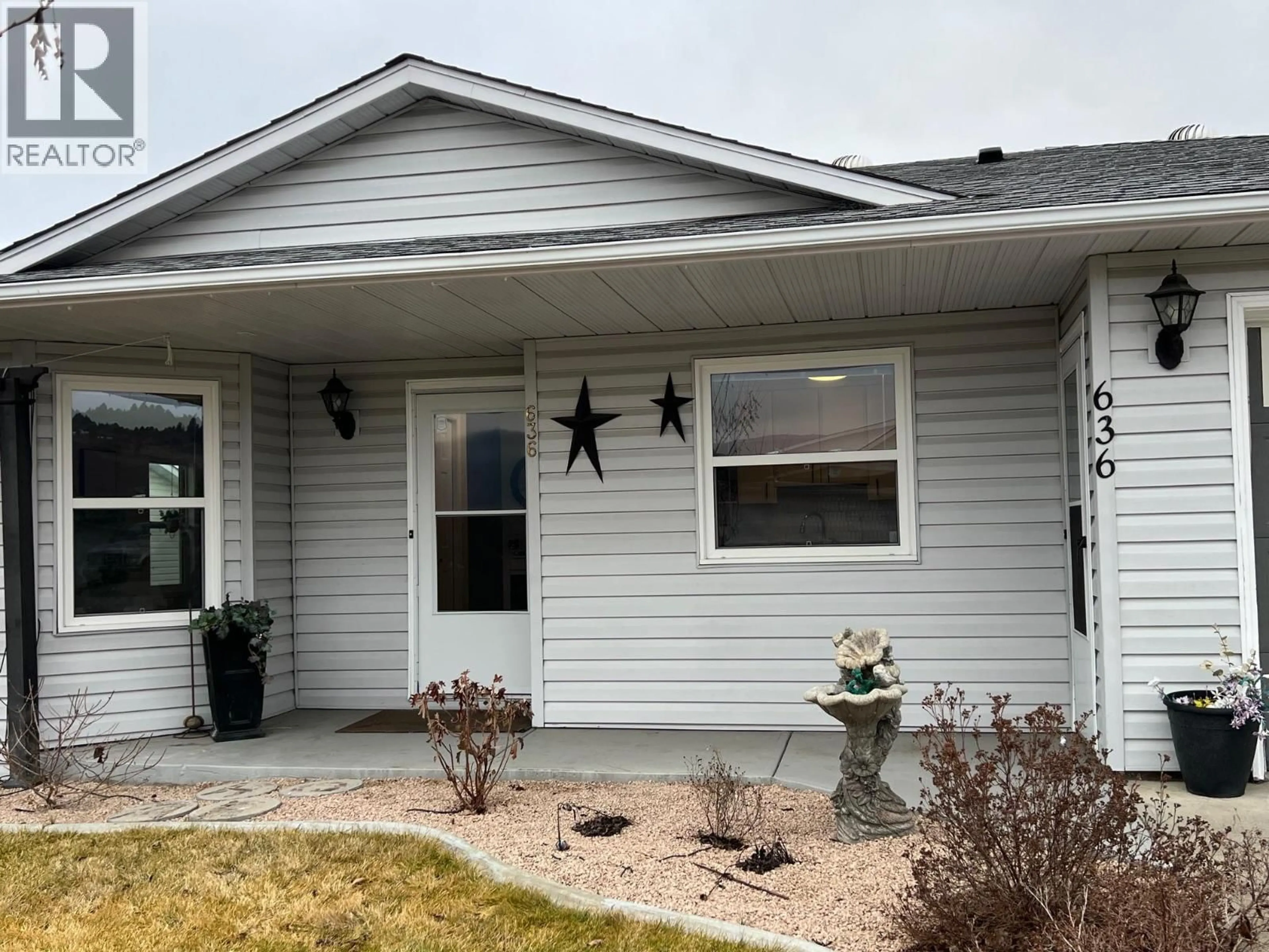 Home with vinyl exterior material, street for 636 6TH AVENUE, Vernon British Columbia V1H1Z1