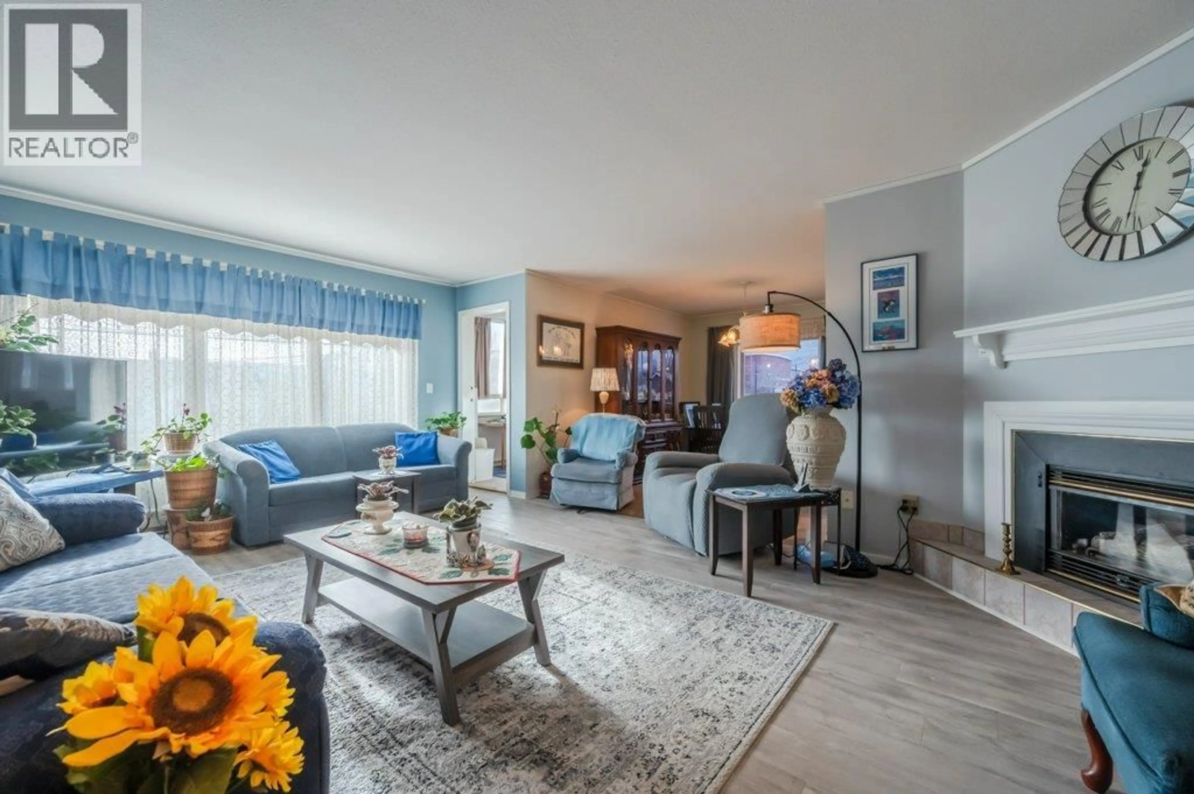 Living room with furniture, unknown for 201 - 8302 68TH AVENUE, Osoyoos British Columbia V0H1V6