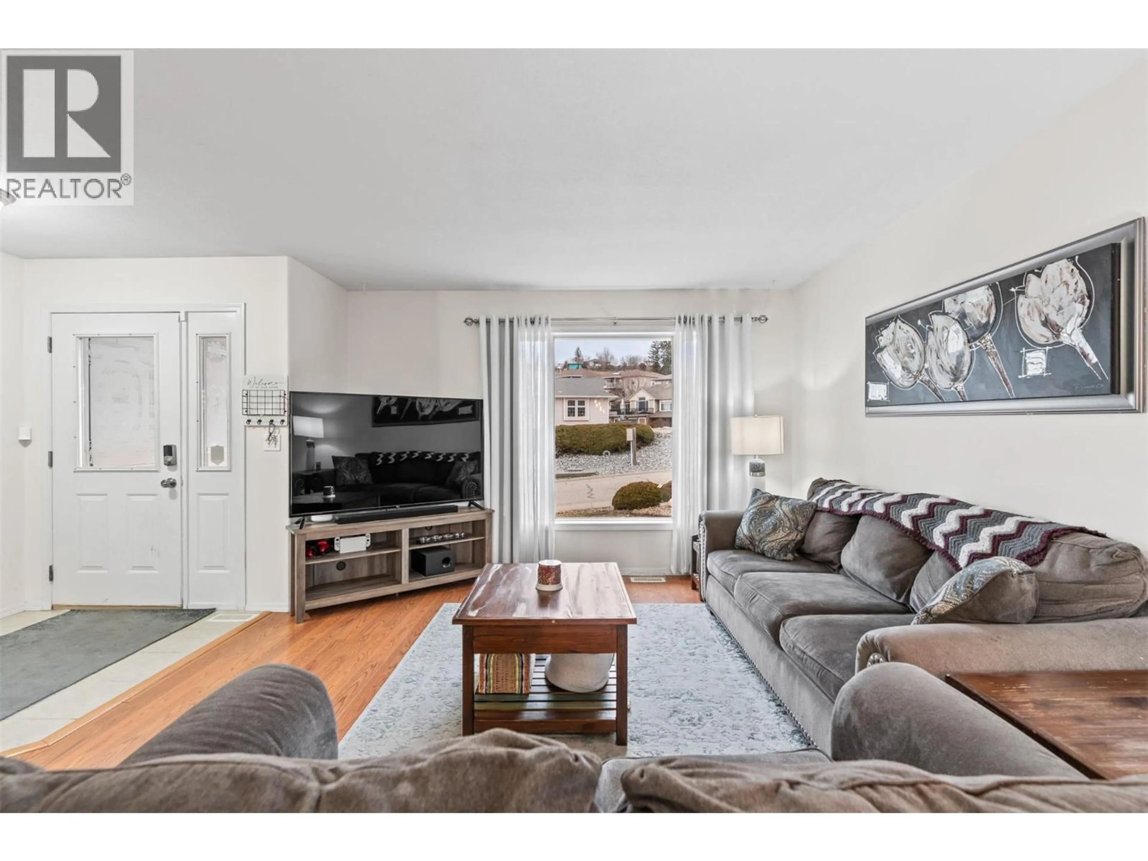 Living room with furniture, unknown for 2825 RICHFIELD DRIVE, Vernon British Columbia V1H1A6