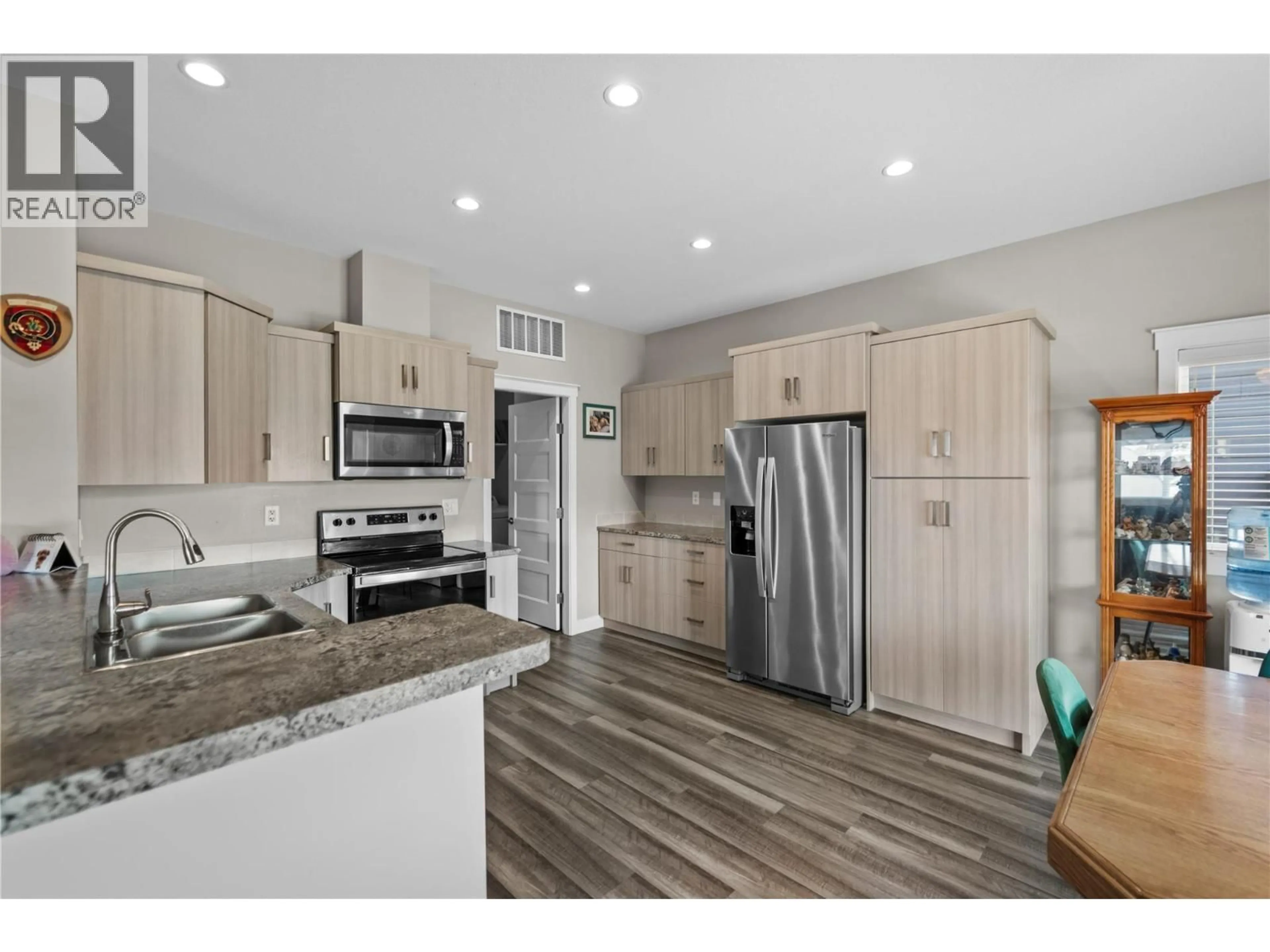 Open concept kitchen, unknown for 2569 SPRING BANK AVENUE, Merritt British Columbia V1k0B1